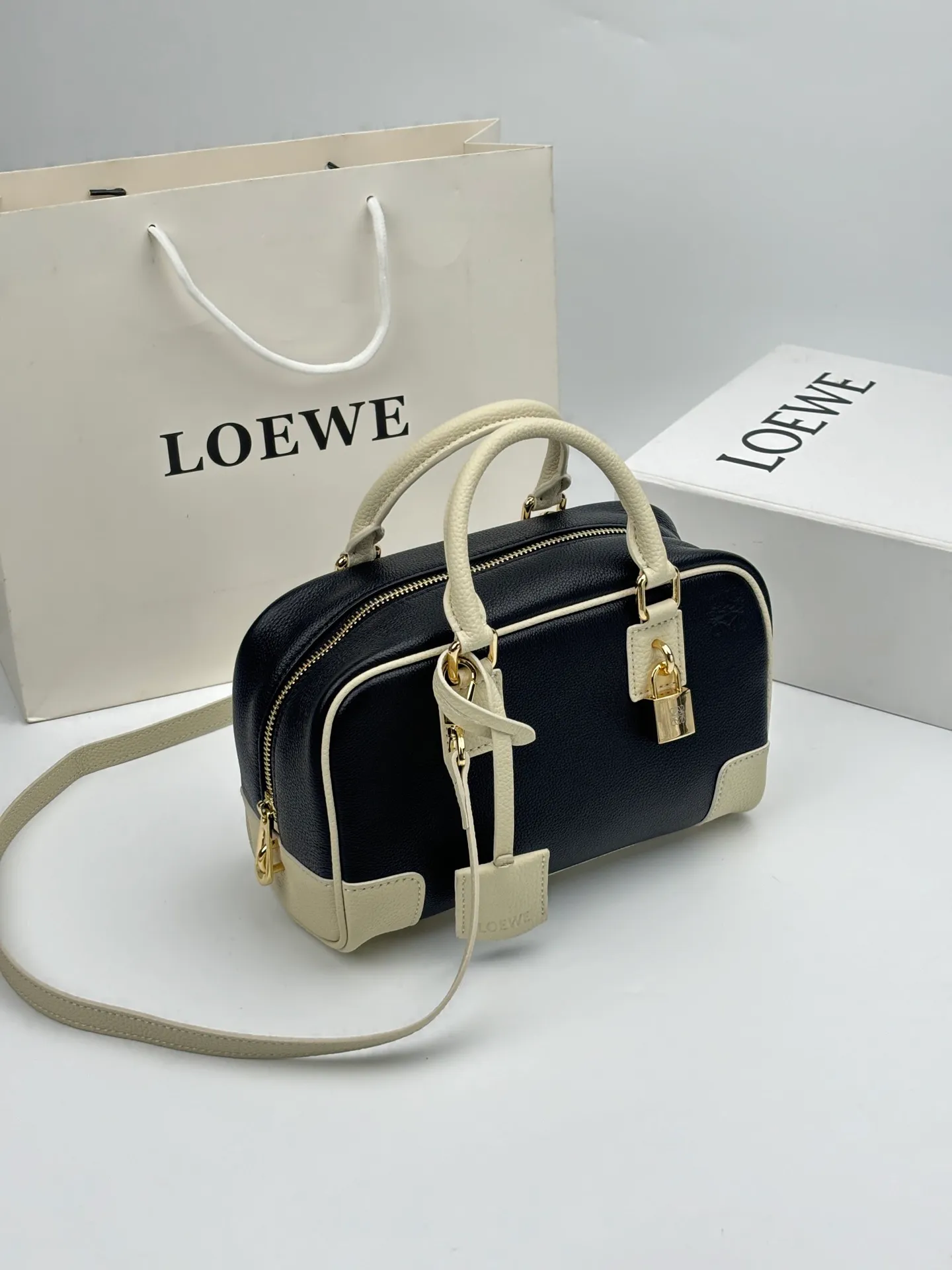All categories Official website "Brand Women's Bags" Women's Bags 💙 Loewe 2026 new LOEWE crossbody bag