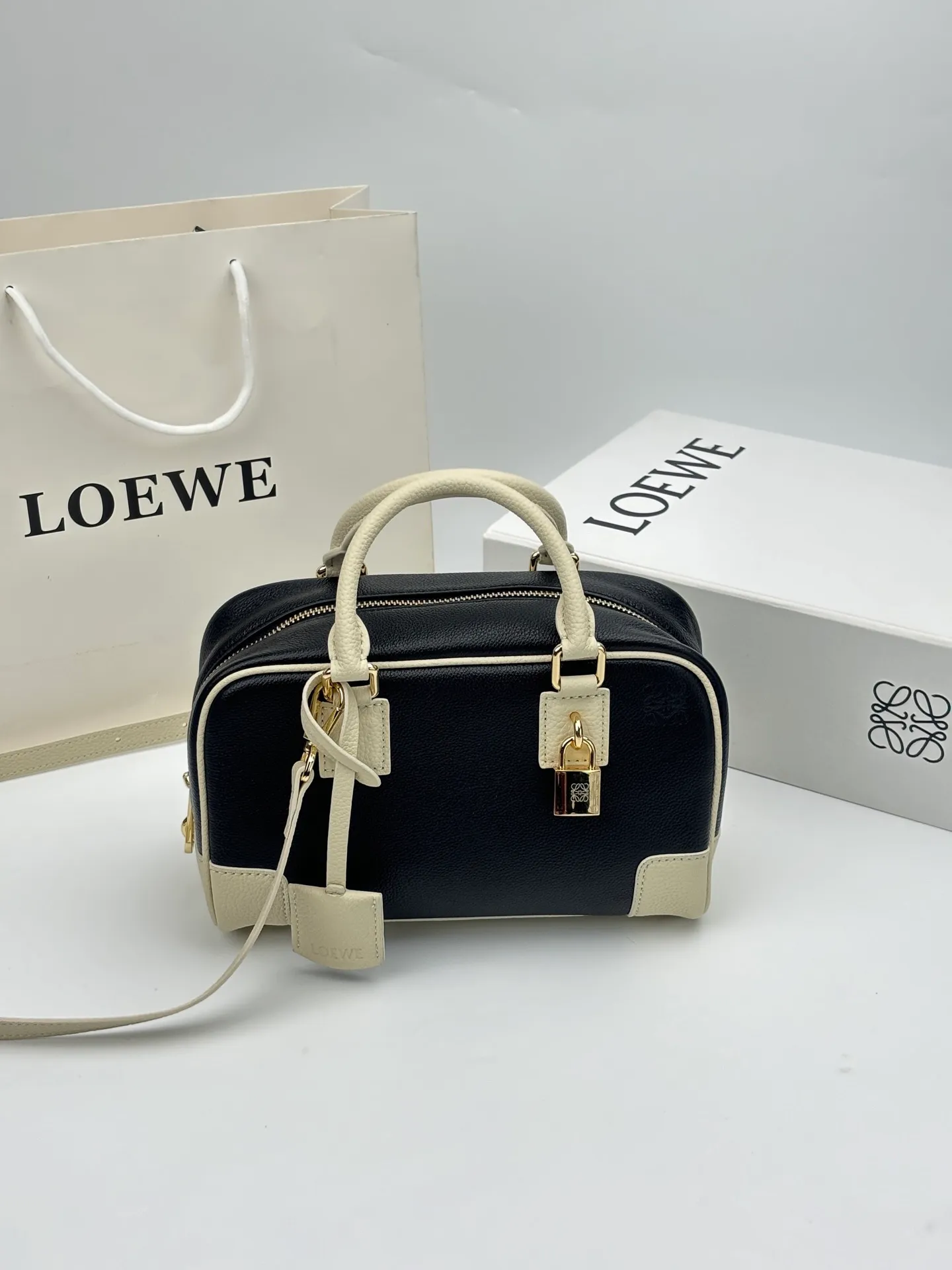 All categories Official website "Brand Women's Bags" Women's Bags 💙 Loewe 2026 new LOEWE crossbody bag
