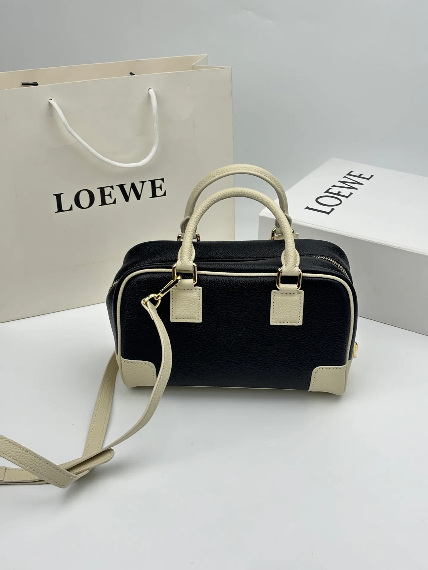 All categories Official website "Brand Women's Bags" Women's Bags 💙 Loewe 2026 new LOEWE crossbody bag