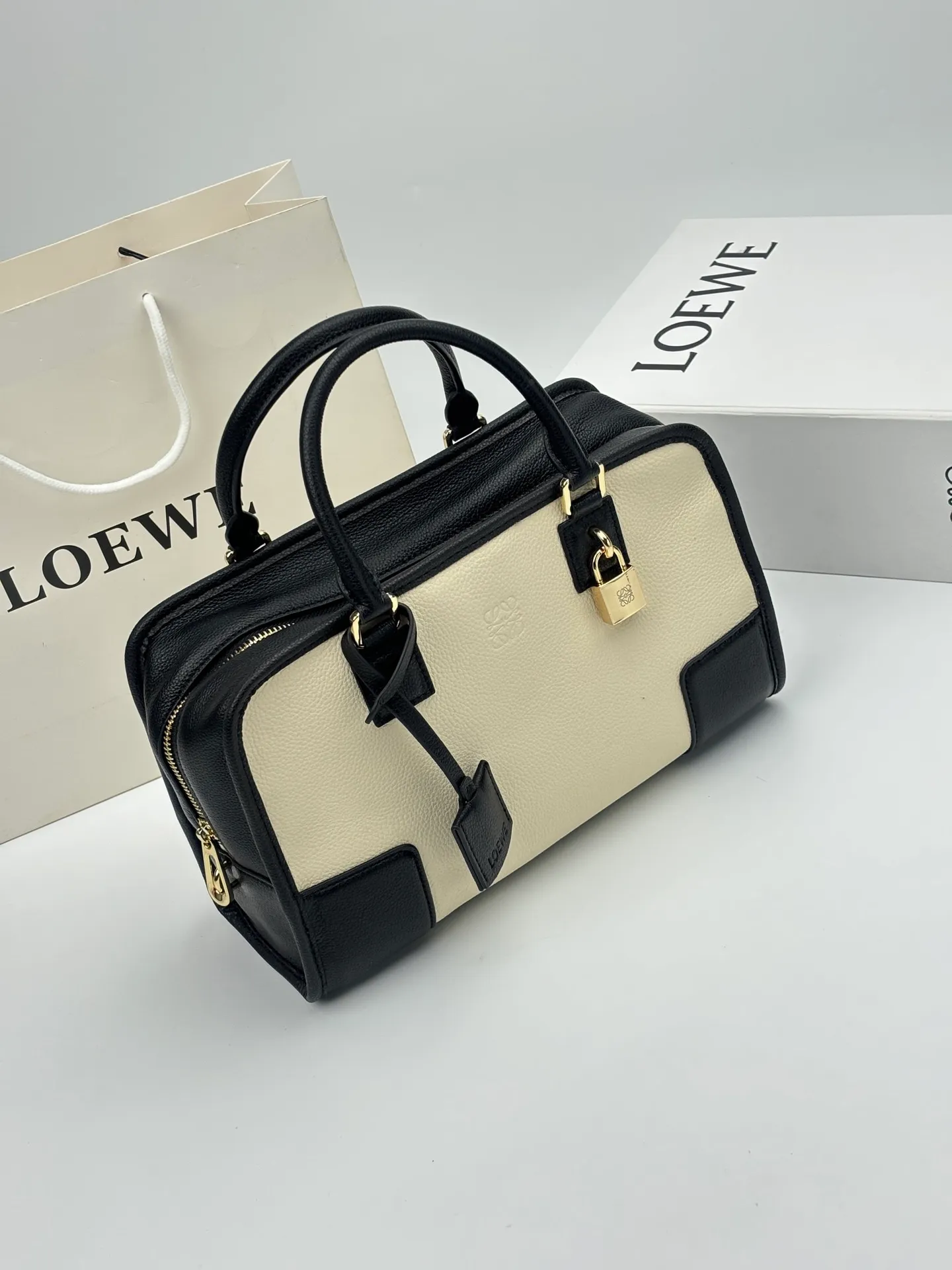 All categories Official website "Brand Women's Bags" Women's Bags 💙 Loewe 2026 new LOEWE crossbody bag