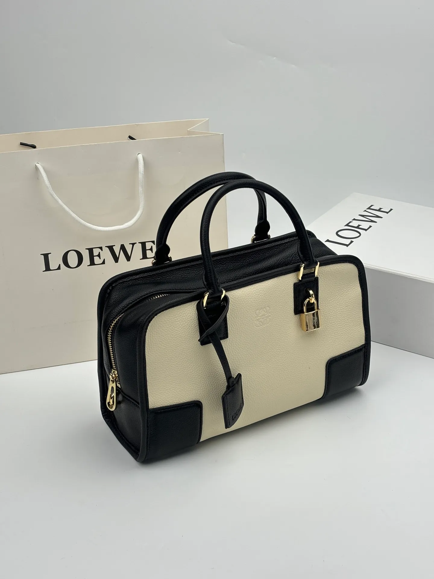 All categories Official website "Brand Women's Bags" Women's Bags 💙 Loewe 2026 new LOEWE crossbody bag