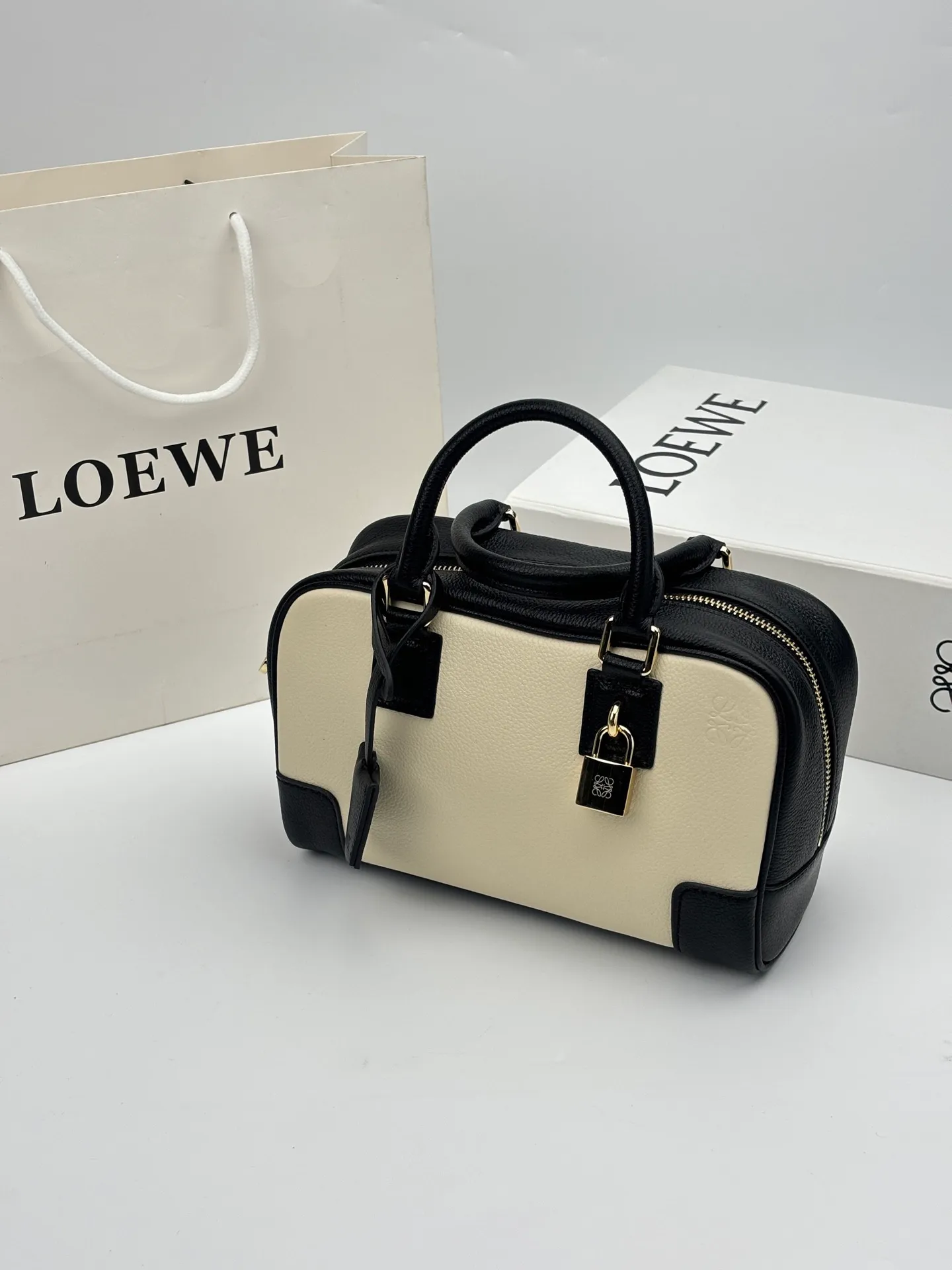 All categories Official website "Brand Women's Bags" Women's Bags 💙 Loewe 2026 new LOEWE crossbody bag