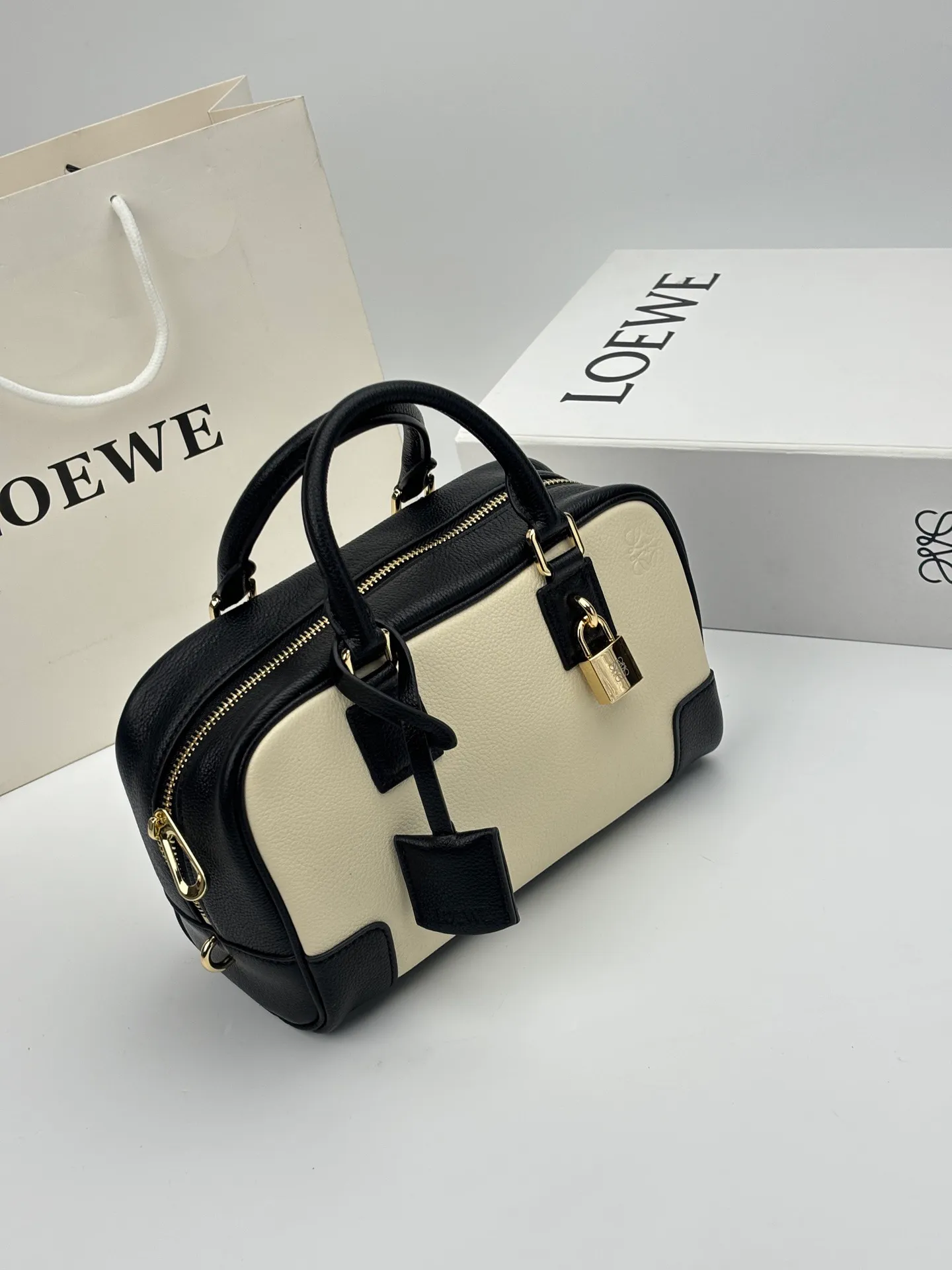 All categories Official website "Brand Women's Bags" Women's Bags 💙 Loewe 2026 new LOEWE crossbody bag