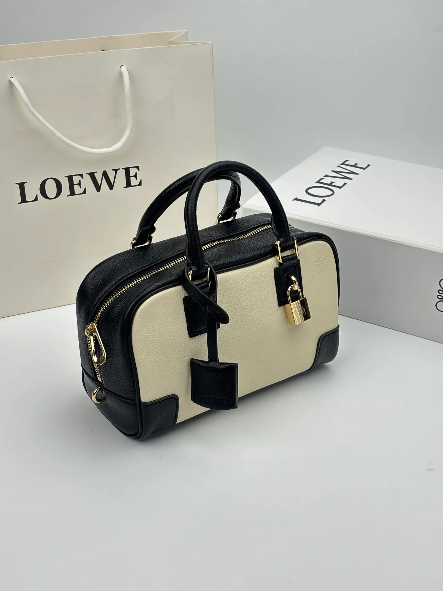 All categories Official website "Brand Women's Bags" Women's Bags 💙 Loewe 2026 new LOEWE crossbody bag