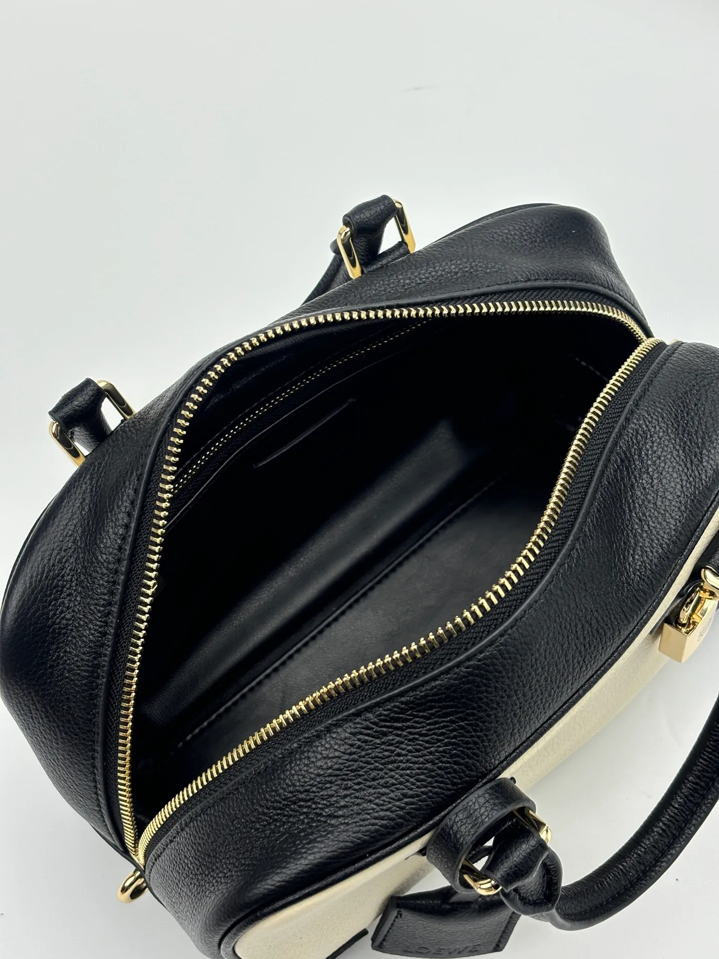 All categories Official website "Brand Women's Bags" Women's Bags 💙 Loewe 2026 new LOEWE crossbody bag