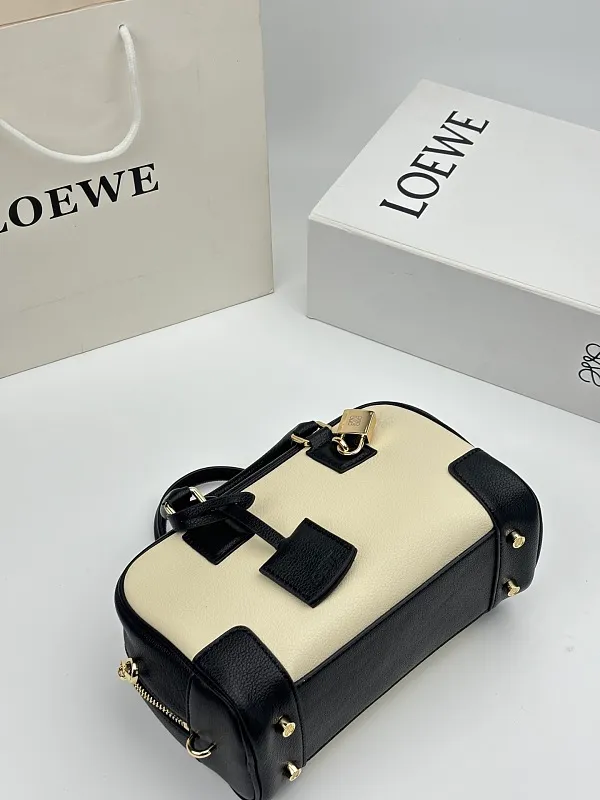 All categories Official website "Brand Women's Bags" Women's Bags 💙 Loewe 2026 new LOEWE crossbody bag