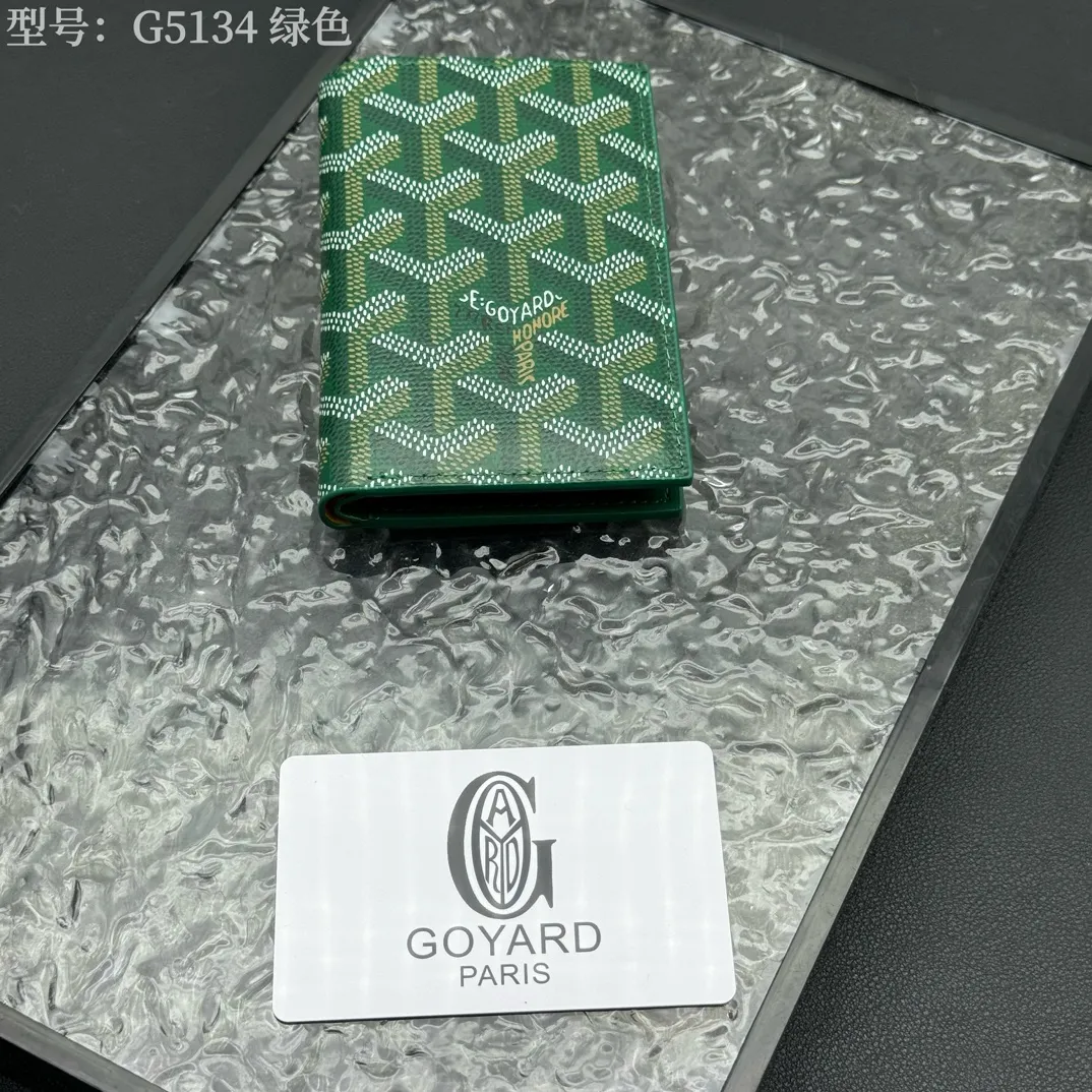 💰100 💎Top original 𝑺𝒂𝒊𝒏𝒕 𝑷𝒊𝒆𝒓𝒓𝒆 𝐠𝐨𝐲𝐚𝐫𝐝 Hot style 💕 Goya wallet card holder It is fully functional and has a large-sized banknote pocket that can hold cards, documents and banknotes at the same time. The compact design is just right for putting in a jacket or pants pocket. Style number: G5134 Size:7.5*1.5*11cm.