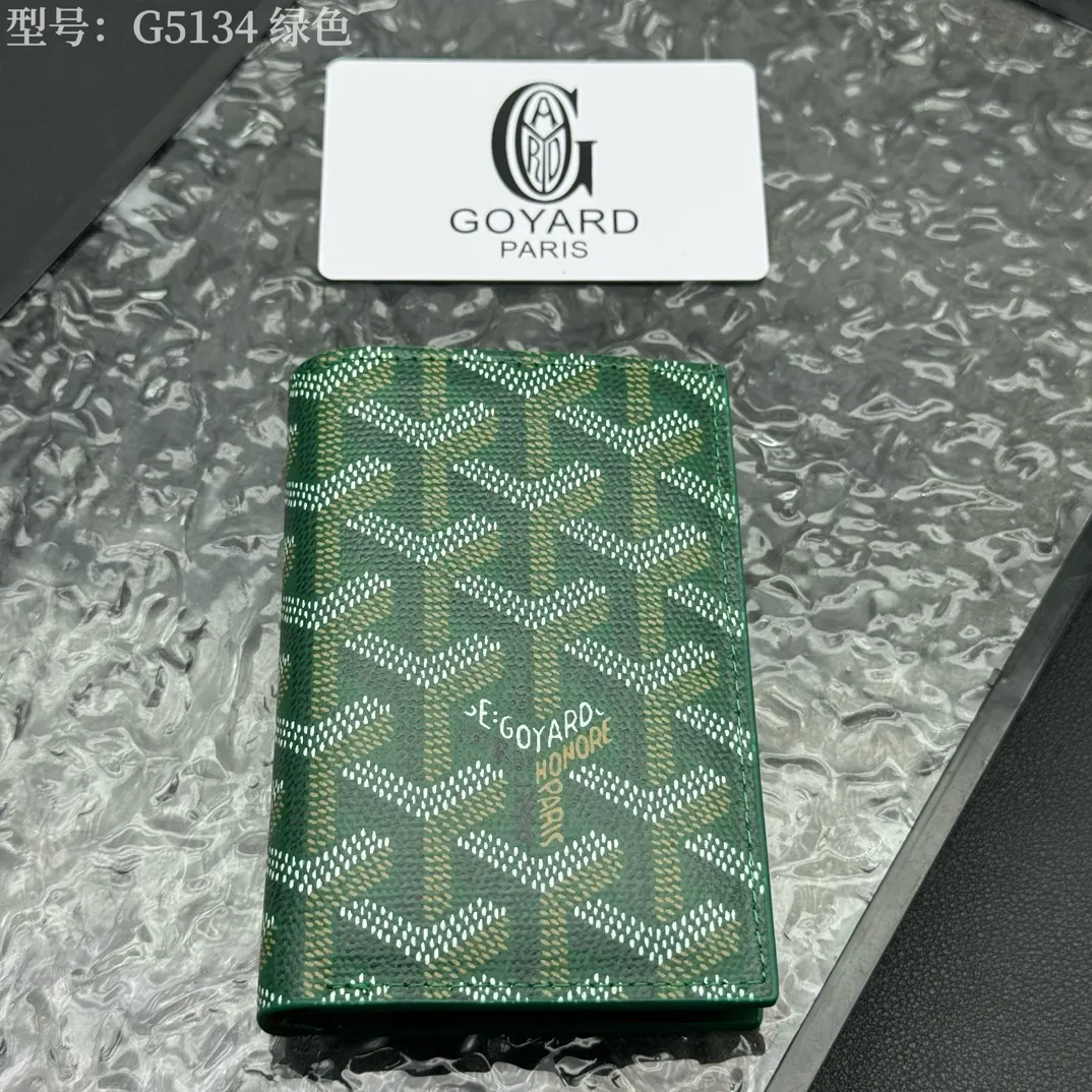 💰100 💎Top original 𝑺𝒂𝒊𝒏𝒕 𝑷𝒊𝒆𝒓𝒓𝒆 𝐠𝐨𝐲𝐚𝐫𝐝 Hot style 💕 Goya wallet card holder It is fully functional and has a large-sized banknote pocket that can hold cards, documents and banknotes at the same time. The compact design is just right for putting in a jacket or pants pocket. Style number: G5134 Size:7.5*1.5*11cm.