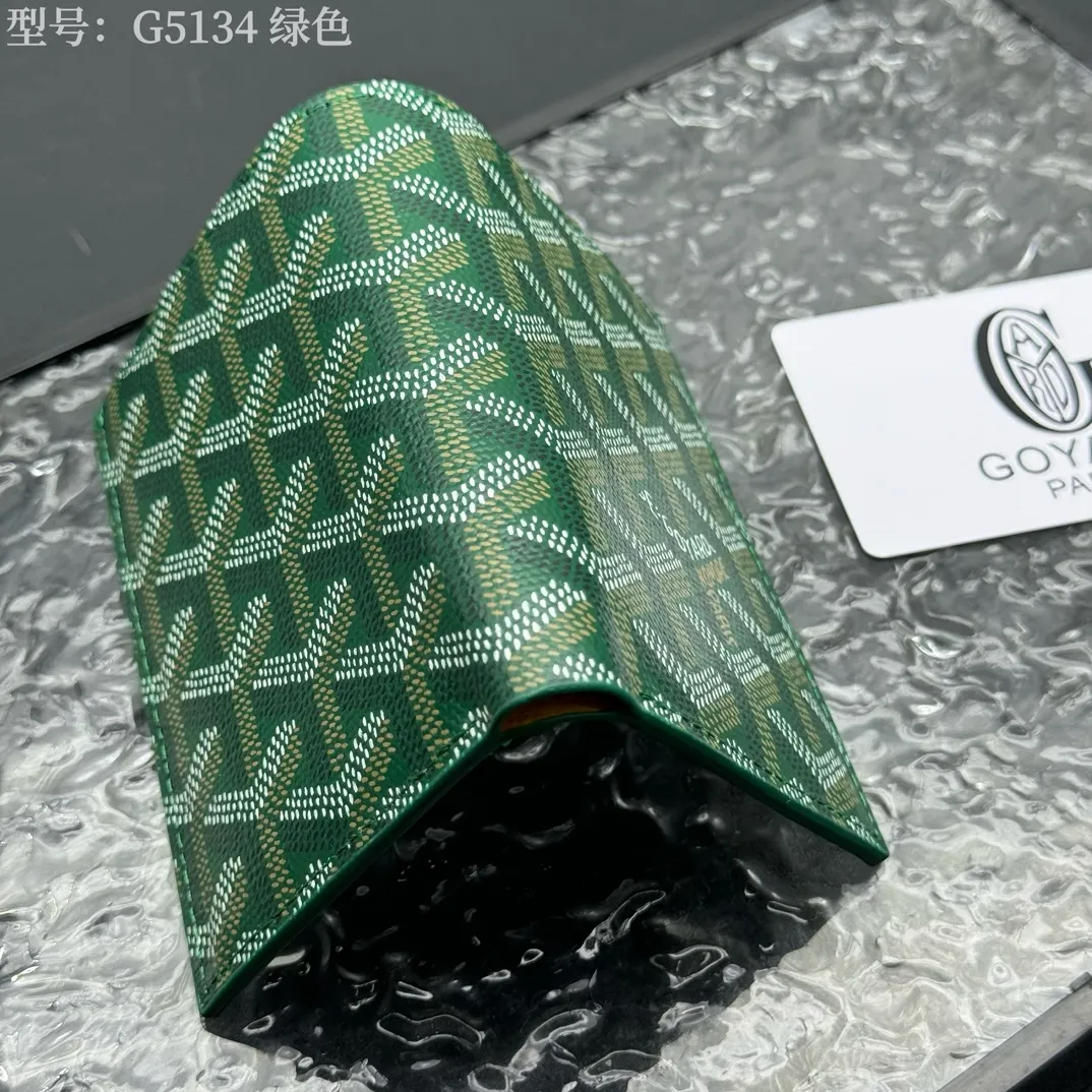 💰100 💎Top original 𝑺𝒂𝒊𝒏𝒕 𝑷𝒊𝒆𝒓𝒓𝒆 𝐠𝐨𝐲𝐚𝐫𝐝 Hot style 💕 Goya wallet card holder It is fully functional and has a large-sized banknote pocket that can hold cards, documents and banknotes at the same time. The compact design is just right for putting in a jacket or pants pocket. Style number: G5134 Size:7.5*1.5*11cm.