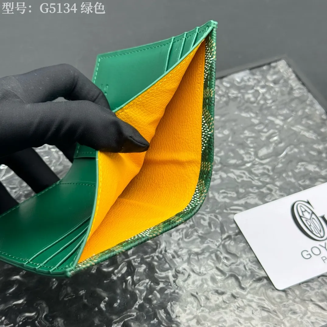 💰100 💎Top original 𝑺𝒂𝒊𝒏𝒕 𝑷𝒊𝒆𝒓𝒓𝒆 𝐠𝐨𝐲𝐚𝐫𝐝 Hot style 💕 Goya wallet card holder It is fully functional and has a large-sized banknote pocket that can hold cards, documents and banknotes at the same time. The compact design is just right for putting in a jacket or pants pocket. Style number: G5134 Size:7.5*1.5*11cm.