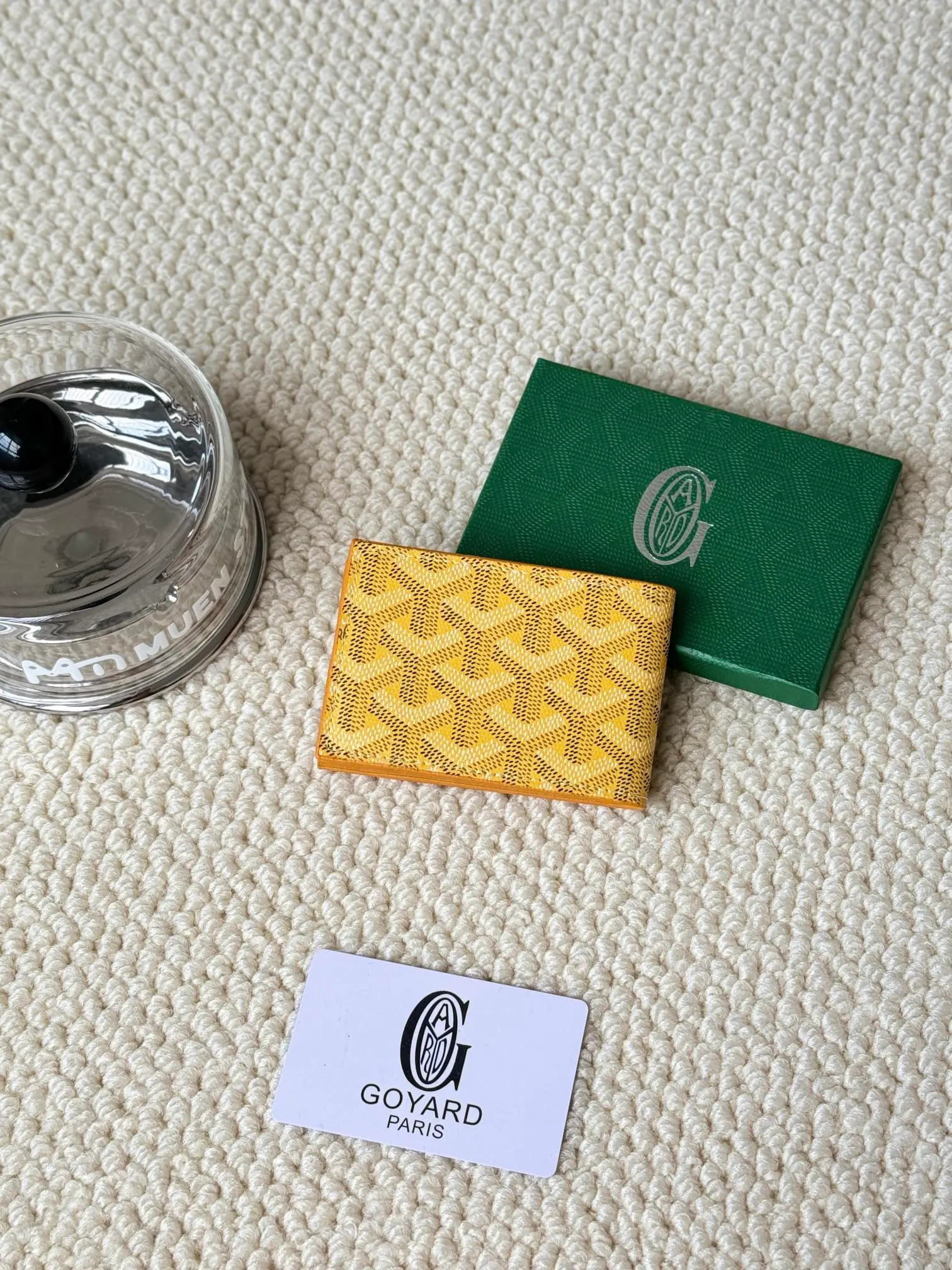 💰100Insert Victoire Card Holder can not only be used on its own, but also fits into the Victoire Wallet to add more card storage space. Goyardine canvas & Vauzelles calfskin Style number: 9638 Size: 7.1 cmx0.5 cmx10 cm