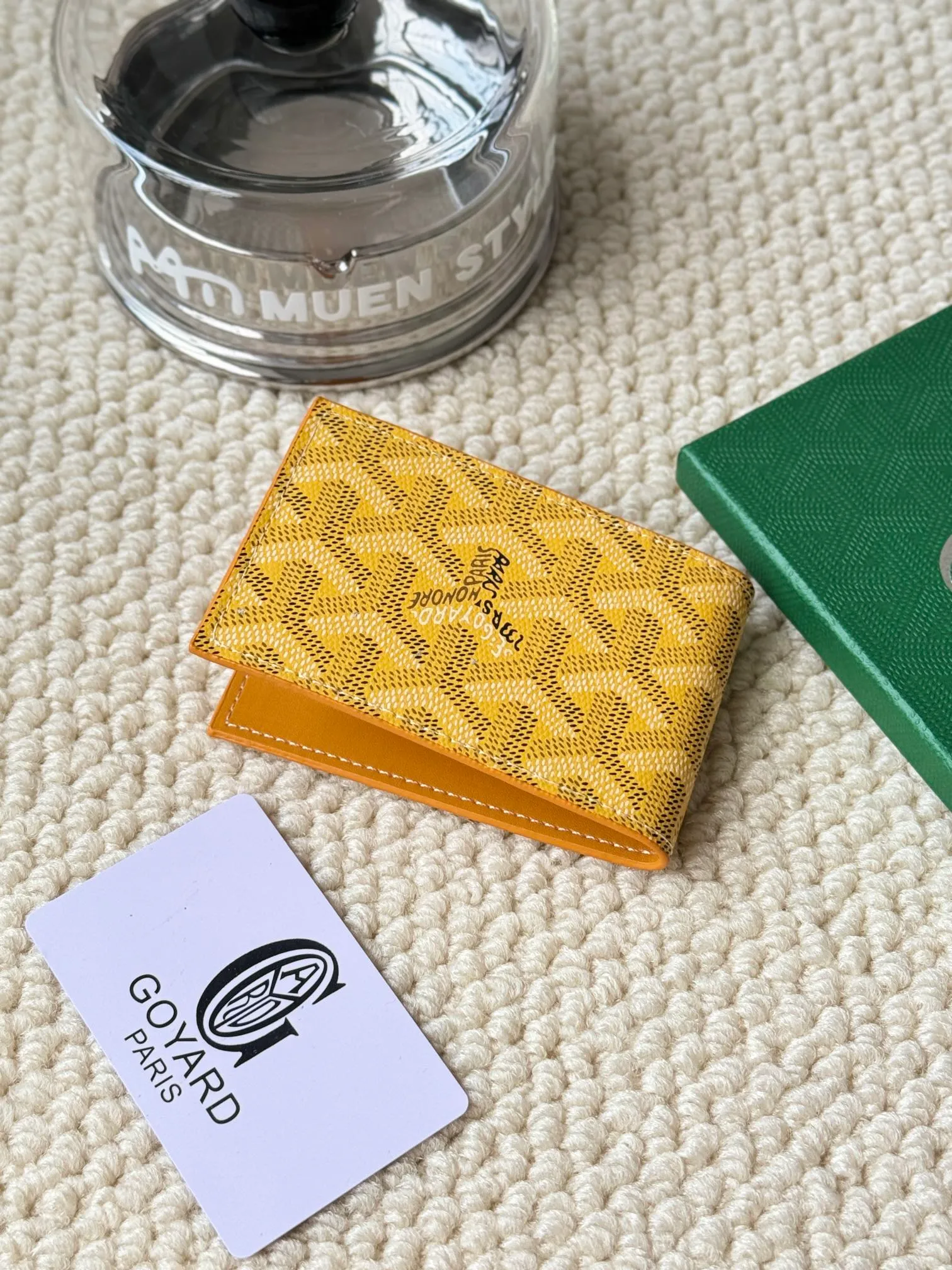 💰100Insert Victoire Card Holder can not only be used on its own, but also fits into the Victoire Wallet to add more card storage space. Goyardine canvas & Vauzelles calfskin Style number: 9638 Size: 7.1 cmx0.5 cmx10 cm