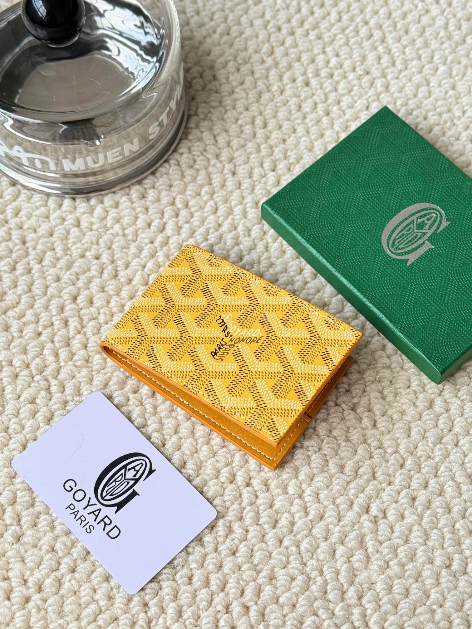 💰100Insert Victoire Card Holder can not only be used on its own, but also fits into the Victoire Wallet to add more card storage space. Goyardine canvas & Vauzelles calfskin Style number: 9638 Size: 7.1 cmx0.5 cmx10 cm