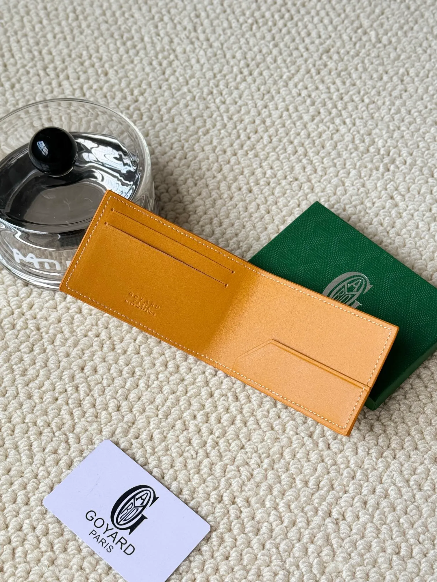 💰100Insert Victoire Card Holder can not only be used on its own, but also fits into the Victoire Wallet to add more card storage space. Goyardine canvas & Vauzelles calfskin Style number: 9638 Size: 7.1 cmx0.5 cmx10 cm