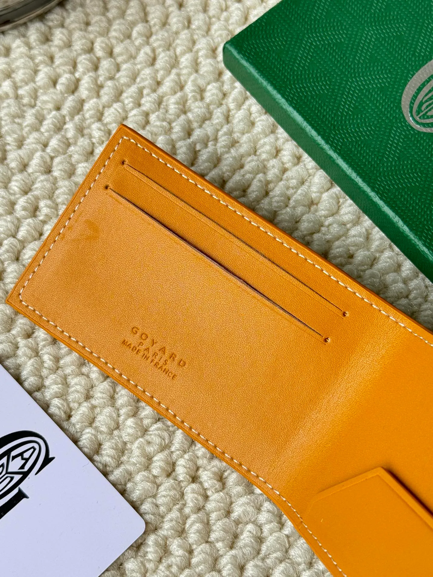 💰100Insert Victoire Card Holder can not only be used on its own, but also fits into the Victoire Wallet to add more card storage space. Goyardine canvas & Vauzelles calfskin Style number: 9638 Size: 7.1 cmx0.5 cmx10 cm