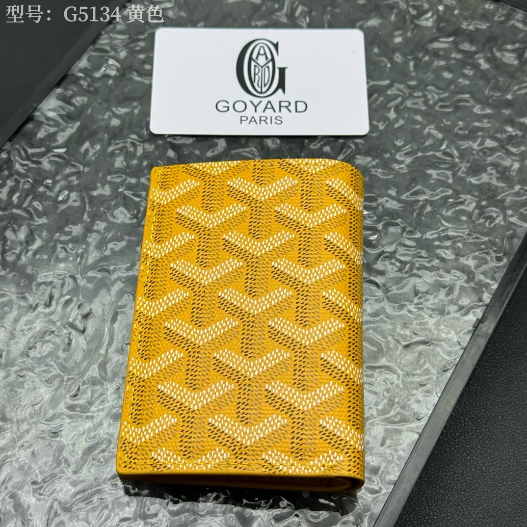 💰100 💎Top original 𝑺𝒂𝒊𝒏𝒕 𝑷𝒊𝒆𝒓𝒓𝒆 𝐠𝐨𝐲𝐚𝐫𝐝 Hot style 💕 Goya wallet card holder It is fully functional and has a large-sized banknote pocket that can hold cards, documents and banknotes at the same time. The compact design is just right for putting in a jacket or pants pocket. Style number: G5134 Size:7.5*1.5*11cm.