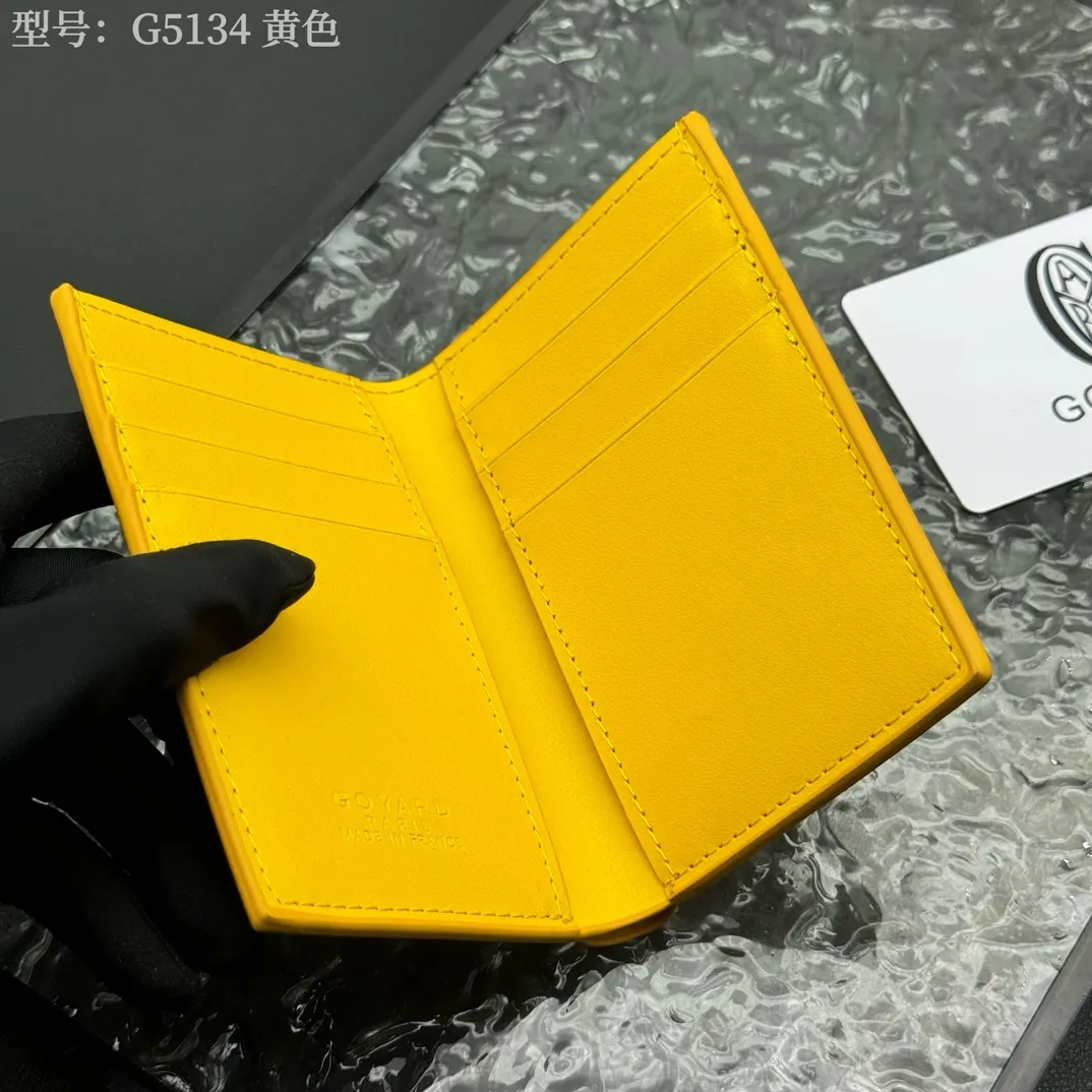 💰100 💎Top original 𝑺𝒂𝒊𝒏𝒕 𝑷𝒊𝒆𝒓𝒓𝒆 𝐠𝐨𝐲𝐚𝐫𝐝 Hot style 💕 Goya wallet card holder It is fully functional and has a large-sized banknote pocket that can hold cards, documents and banknotes at the same time. The compact design is just right for putting in a jacket or pants pocket. Style number: G5134 Size:7.5*1.5*11cm.