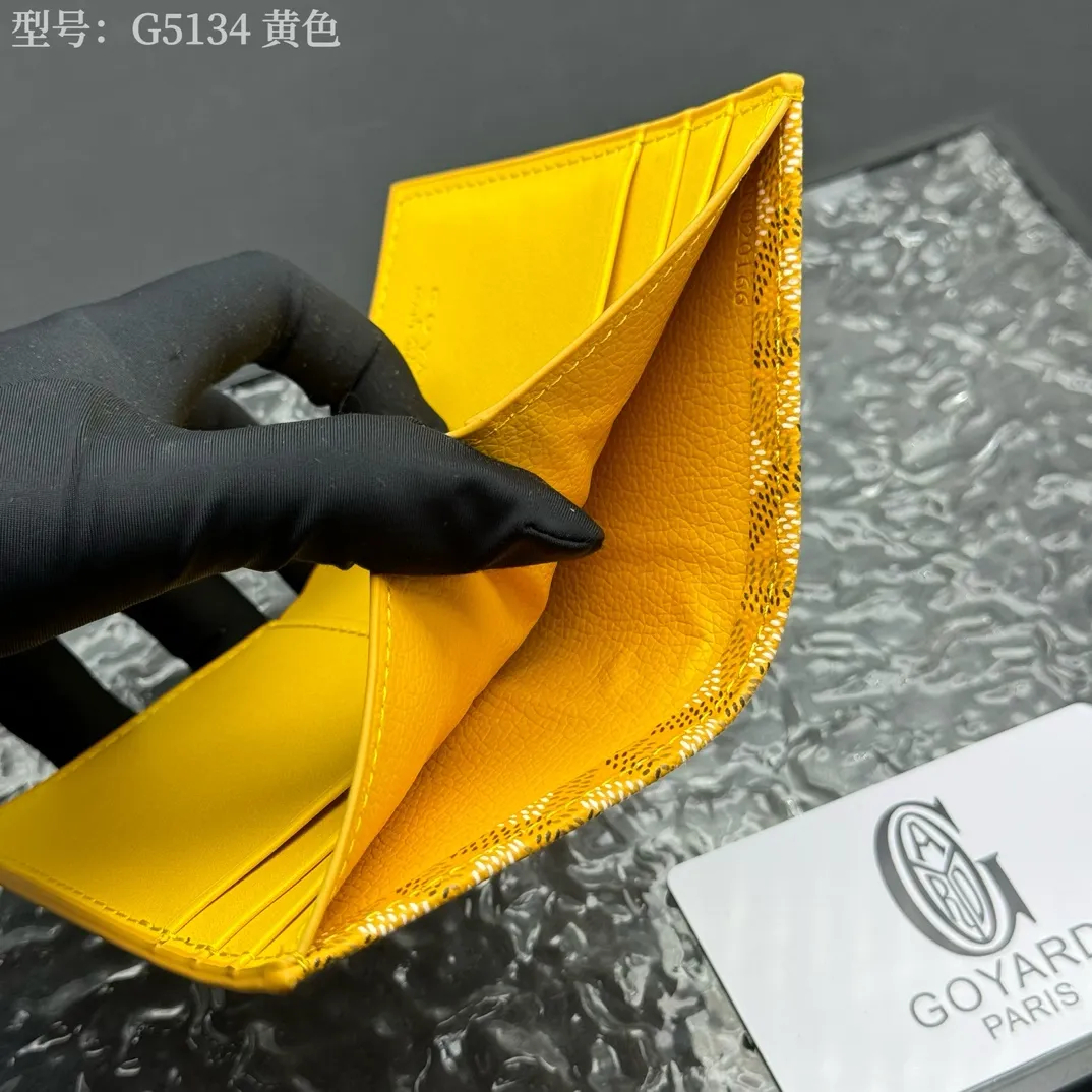 💰100 💎Top original 𝑺𝒂𝒊𝒏𝒕 𝑷𝒊𝒆𝒓𝒓𝒆 𝐠𝐨𝐲𝐚𝐫𝐝 Hot style 💕 Goya wallet card holder It is fully functional and has a large-sized banknote pocket that can hold cards, documents and banknotes at the same time. The compact design is just right for putting in a jacket or pants pocket. Style number: G5134 Size:7.5*1.5*11cm.