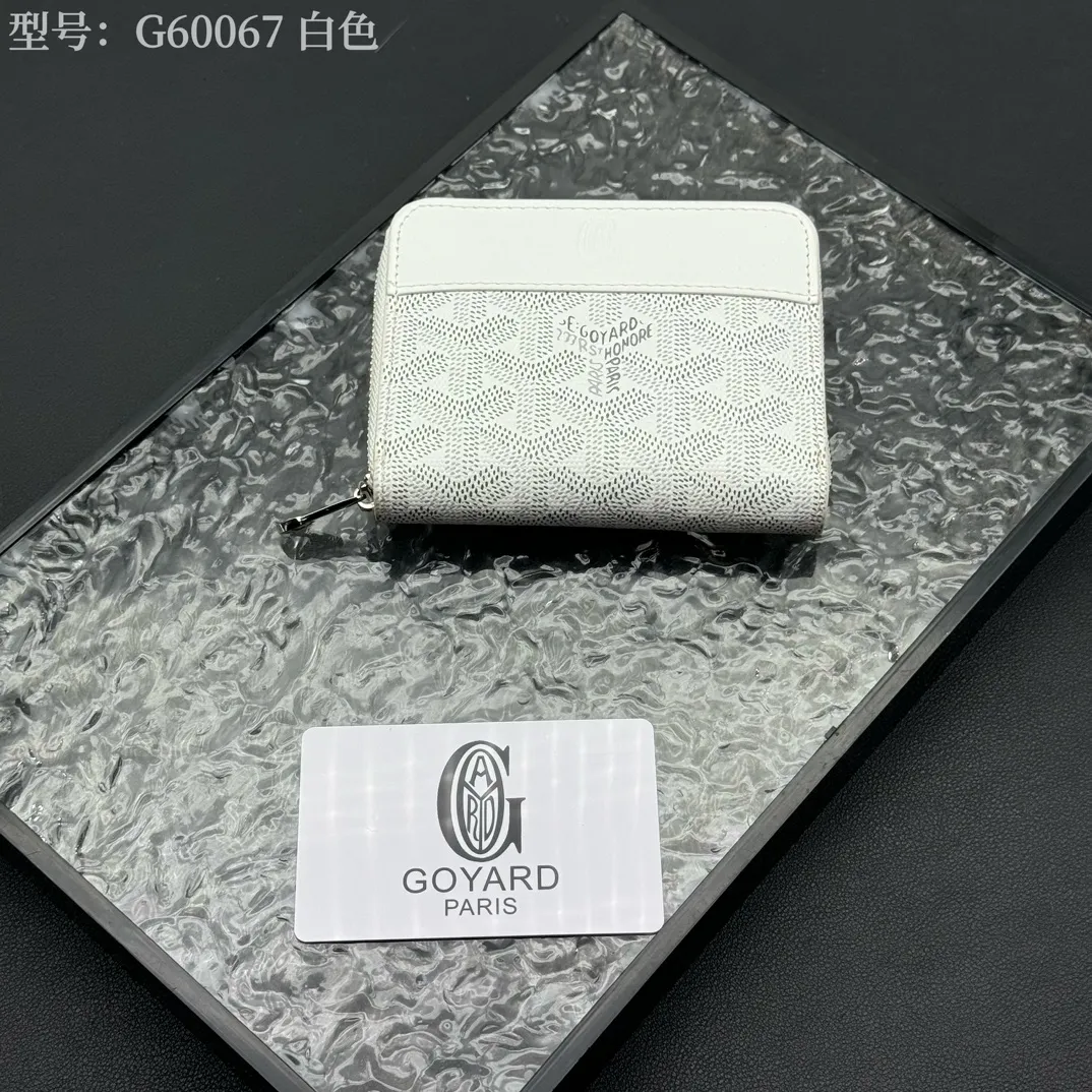 💰110 💎Top original 𝐠𝐨𝐲𝐚𝐫𝐝 Hot style 💕 Goya wallet short Matignon Mini coin purse with full zipper closure design. Its central compartment holds coins, while its interior patch pocket holds cards or small IDs. Style number: G60067 Size: 10.4*7.5*1.8cm