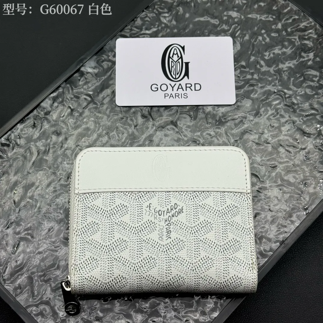 💰110 💎Top original 𝐠𝐨𝐲𝐚𝐫𝐝 Hot style 💕 Goya wallet short Matignon Mini coin purse with full zipper closure design. Its central compartment holds coins, while its interior patch pocket holds cards or small IDs. Style number: G60067 Size: 10.4*7.5*1.8cm