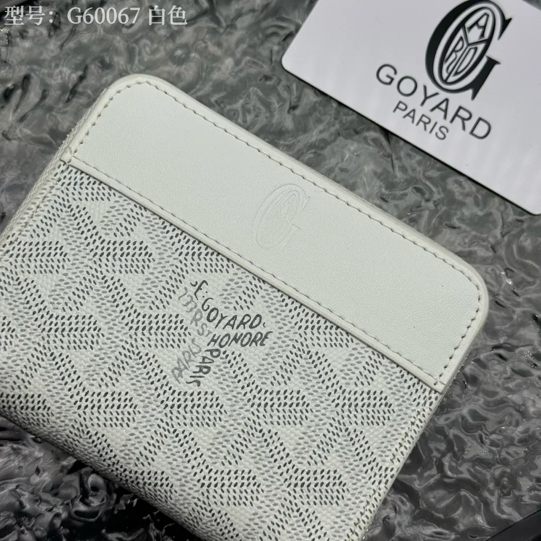💰110 💎Top original 𝐠𝐨𝐲𝐚𝐫𝐝 Hot style 💕 Goya wallet short Matignon Mini coin purse with full zipper closure design. Its central compartment holds coins, while its interior patch pocket holds cards or small IDs. Style number: G60067 Size: 10.4*7.5*1.8cm