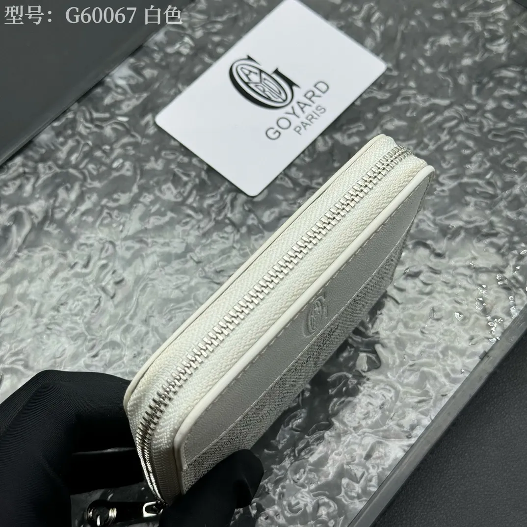 💰110 💎Top original 𝐠𝐨𝐲𝐚𝐫𝐝 Hot style 💕 Goya wallet short Matignon Mini coin purse with full zipper closure design. Its central compartment holds coins, while its interior patch pocket holds cards or small IDs. Style number: G60067 Size: 10.4*7.5*1.8cm