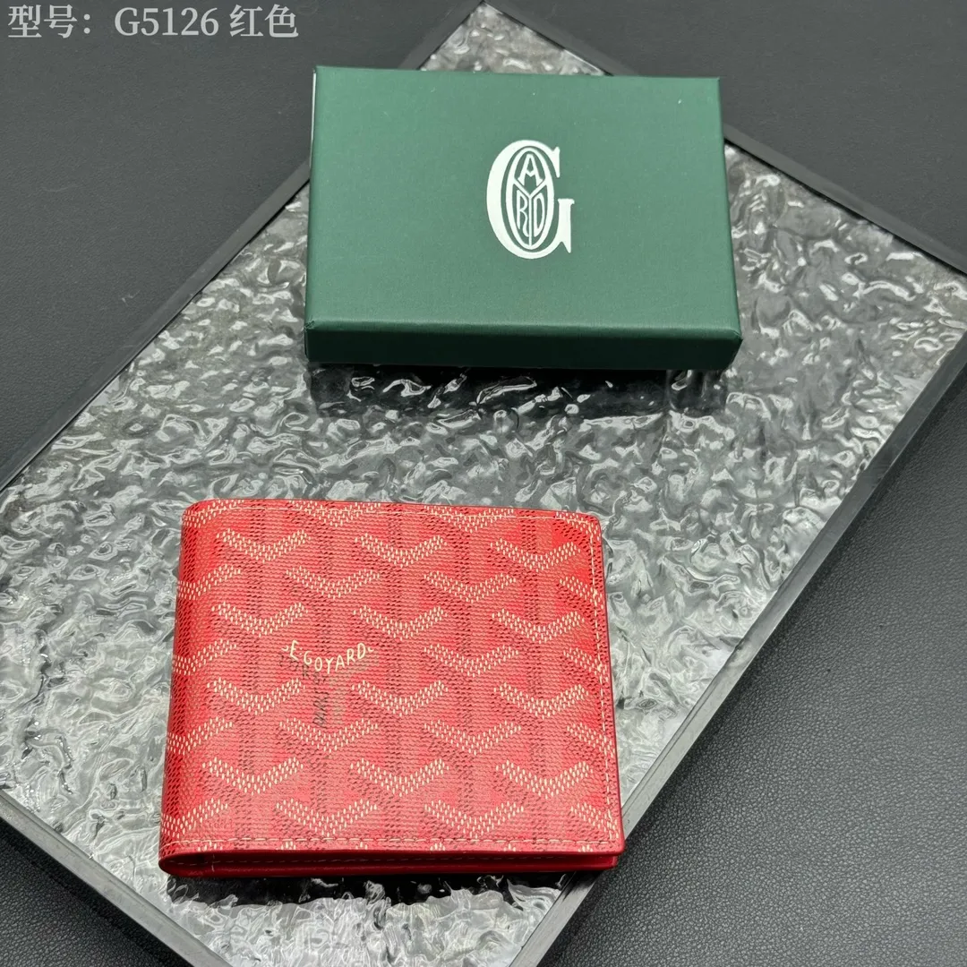 💰110 💎Upgraded original version 𝐠𝐨𝐲𝐚𝐫𝐝 Hot style ❤️Goyard short wallet, Goyard 8-slot card slot wallet, the texture is perfect and can hold about 8-10 cards, it can hold cash, it is thin and does not stand up, it is classic, practical and attractive! If you want to create a short clip with a feeling that is different from others and has a deep taste, it must be him! size: 11*9 (cm) model: G5126
