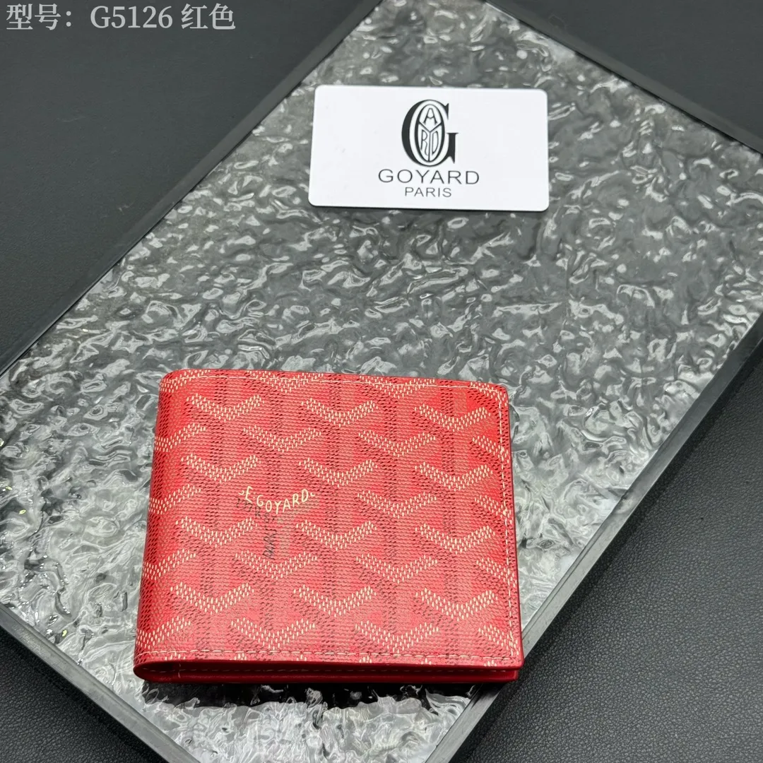💰110 💎Upgraded original version 𝐠𝐨𝐲𝐚𝐫𝐝 Hot style ❤️Goyard short wallet, Goyard 8-slot card slot wallet, the texture is perfect and can hold about 8-10 cards, it can hold cash, it is thin and does not stand up, it is classic, practical and attractive! If you want to create a short clip with a feeling that is different from others and has a deep taste, it must be him! size: 11*9 (cm) model: G5126