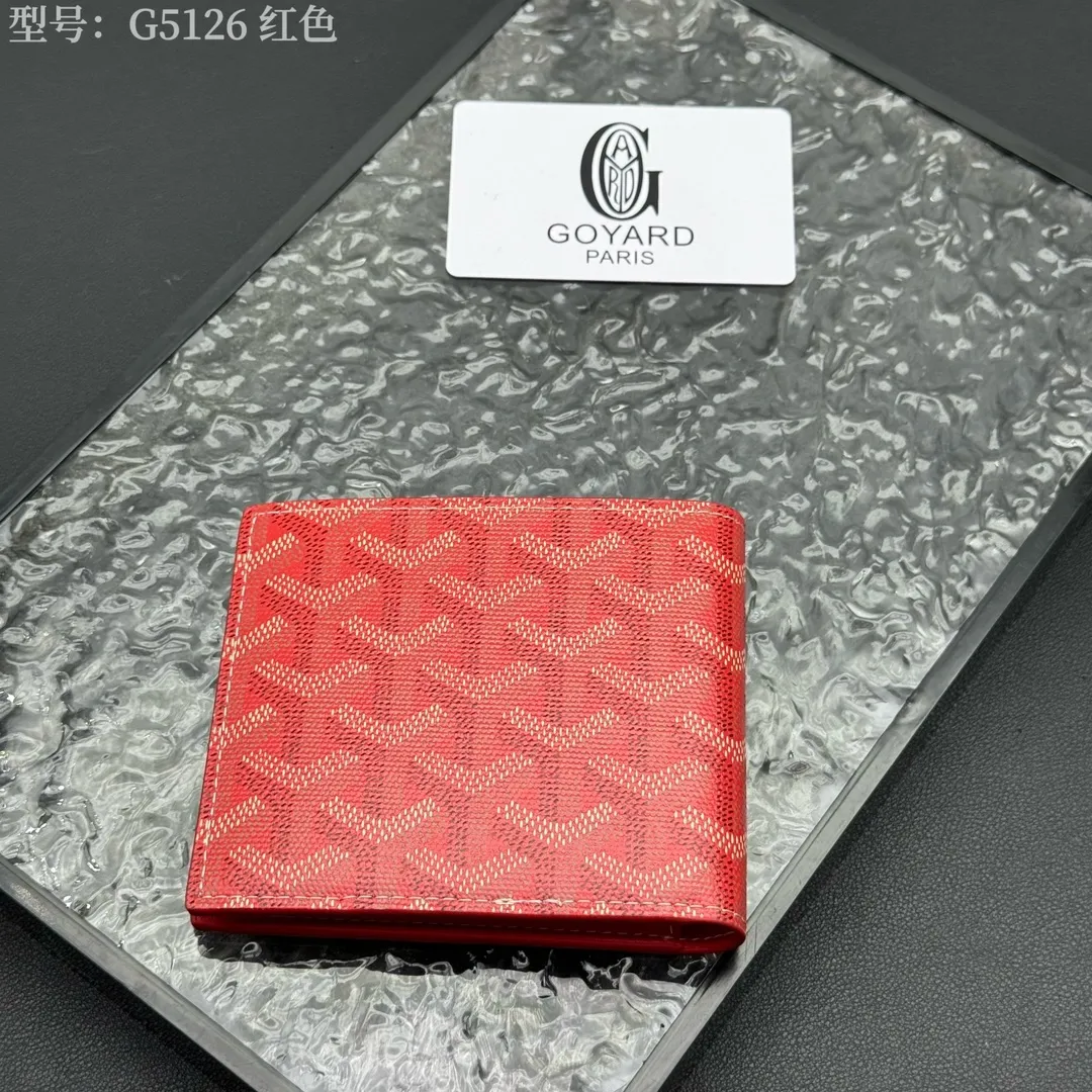 💰110 💎Upgraded original version 𝐠𝐨𝐲𝐚𝐫𝐝 Hot style ❤️Goyard short wallet, Goyard 8-slot card slot wallet, the texture is perfect and can hold about 8-10 cards, it can hold cash, it is thin and does not stand up, it is classic, practical and attractive! If you want to create a short clip with a feeling that is different from others and has a deep taste, it must be him! size: 11*9 (cm) model: G5126