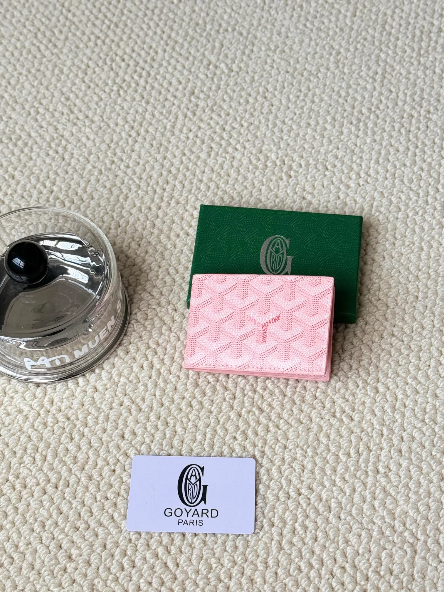 💰100Insert Victoire Card Holder can not only be used on its own, but also fits into the Victoire Wallet to add more card storage space. Goyardine canvas & Vauzelles calfskin Style number: 9638 Size: 7.1 cmx0.5 cmx10 cm