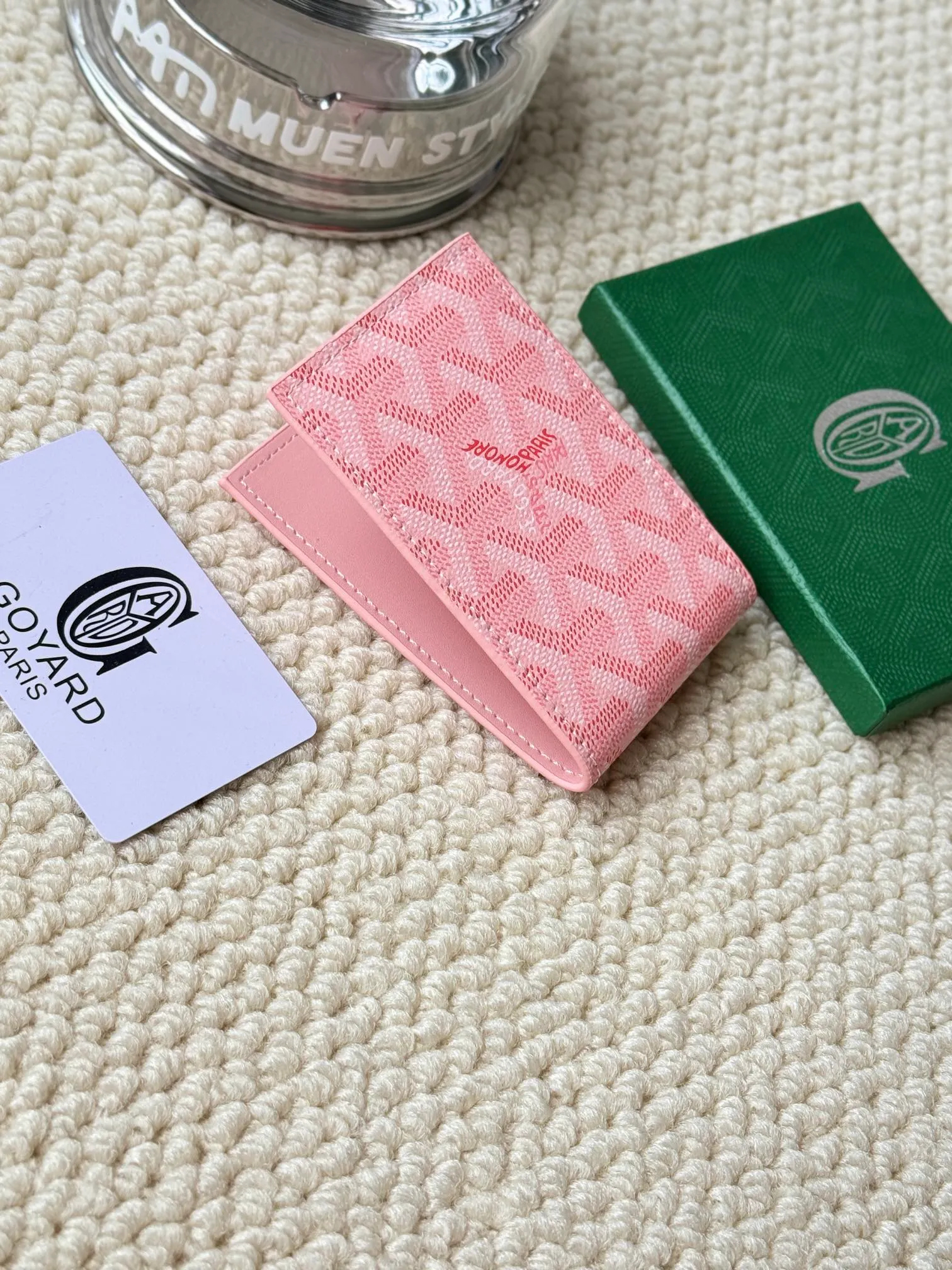 💰100Insert Victoire Card Holder can not only be used on its own, but also fits into the Victoire Wallet to add more card storage space. Goyardine canvas & Vauzelles calfskin Style number: 9638 Size: 7.1 cmx0.5 cmx10 cm