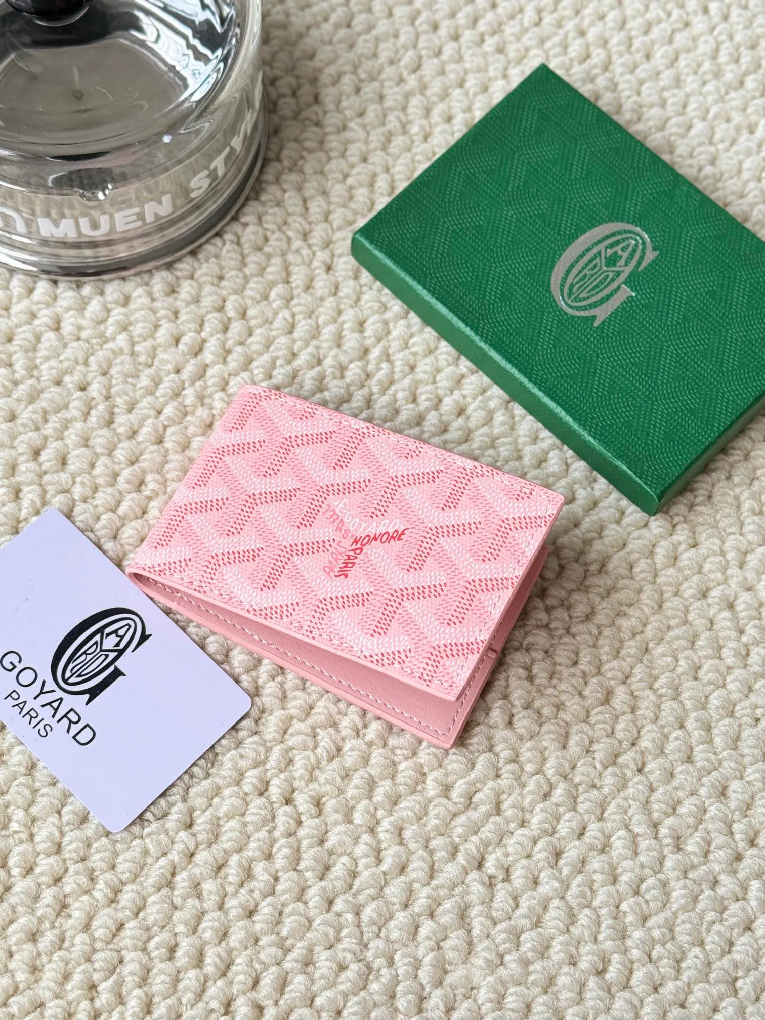 💰100Insert Victoire Card Holder can not only be used on its own, but also fits into the Victoire Wallet to add more card storage space. Goyardine canvas & Vauzelles calfskin Style number: 9638 Size: 7.1 cmx0.5 cmx10 cm