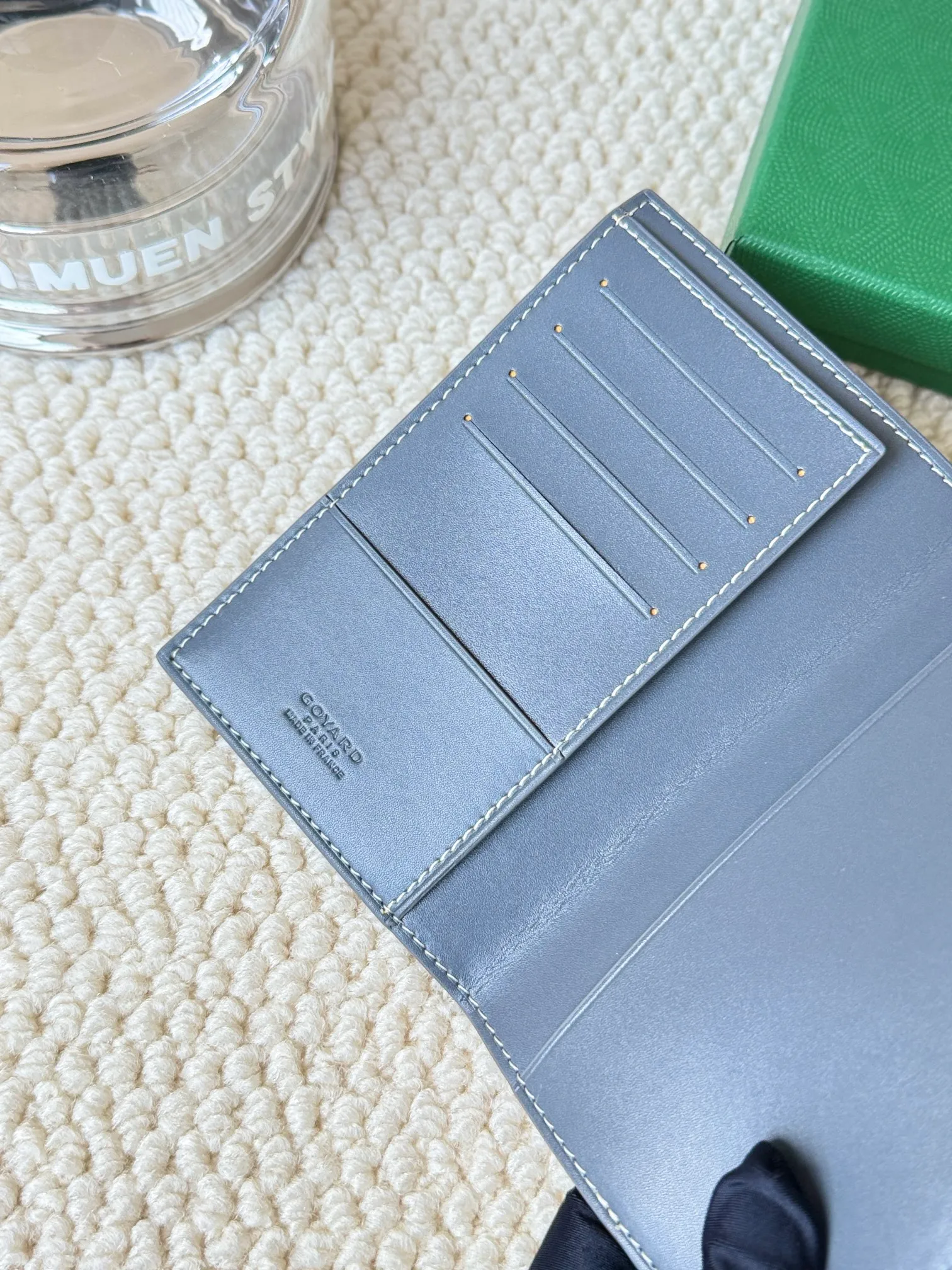 💰120 Goyard Passport Holder Goyardine Canvas & Vauzelles Calfskin No.: 804 Eleven colors. The country is open. The first choice for overseas travel. Multiple colors available. Can be used as a couple. It’s yyds to give as a gift for your own use! A super convenient passport holder with four card slots + two compartments for traveling. Small and portable, good-looking. Material: goyarine canvas and Vauzelles calfskin. Size: 14✖️10✖️1.5cm
