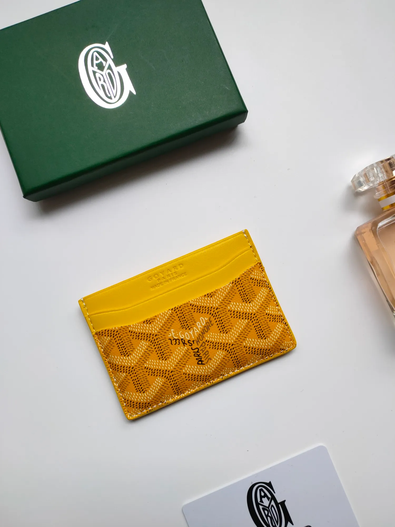 ￥90💰GOYARD Goya Classic👍🏻Saint-Sulpice card holder has a small and compact design, and its central pocket can store cards, documents or folded banknotes. The compact design fits nicely in a jacket or pants pocket. Style number: 9636 Size: 7 x10.5 cm