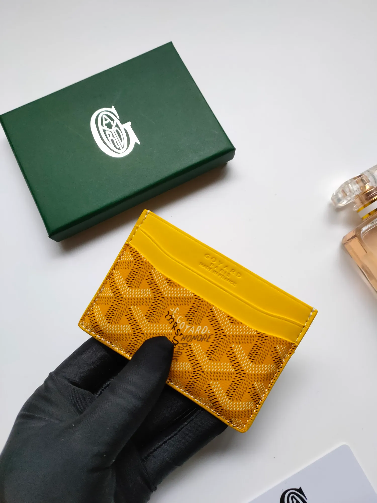 ￥90💰GOYARD Goya Classic👍🏻Saint-Sulpice card holder has a small and compact design, and its central pocket can store cards, documents or folded banknotes. The compact design fits nicely in a jacket or pants pocket. Style number: 9636 Size: 7 x10.5 cm