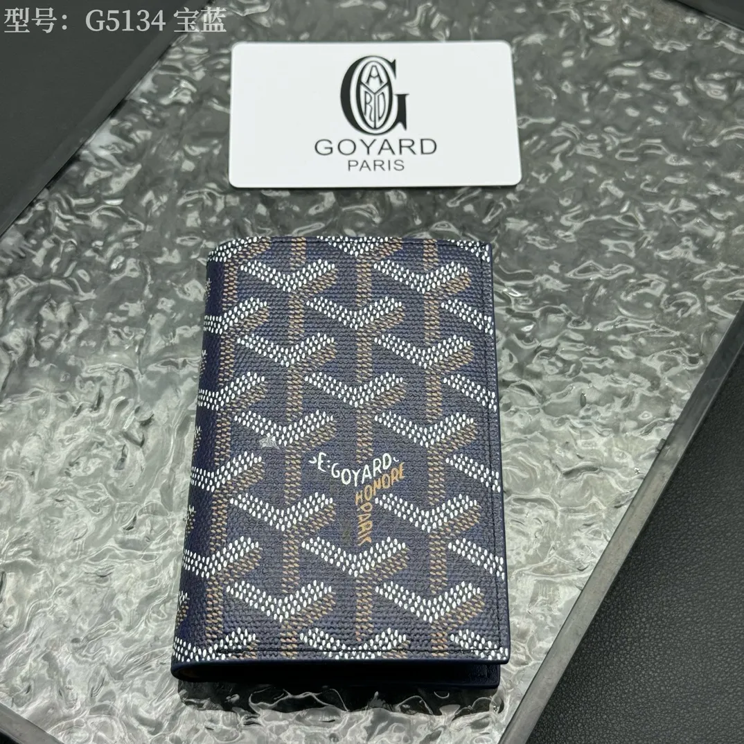 💰100 💎Top original 𝑺𝒂𝒊𝒏𝒕 𝑷𝒊𝒆𝒓𝒓𝒆 𝐠𝐨𝐲𝐚𝐫𝐝 Hot style 💕 Goya wallet card holder It is fully functional and has a large-sized banknote pocket that can hold cards, documents and banknotes at the same time. The compact design is just right for putting in a jacket or pants pocket. Style number: G5134 Size:7.5*1.5*11cm.