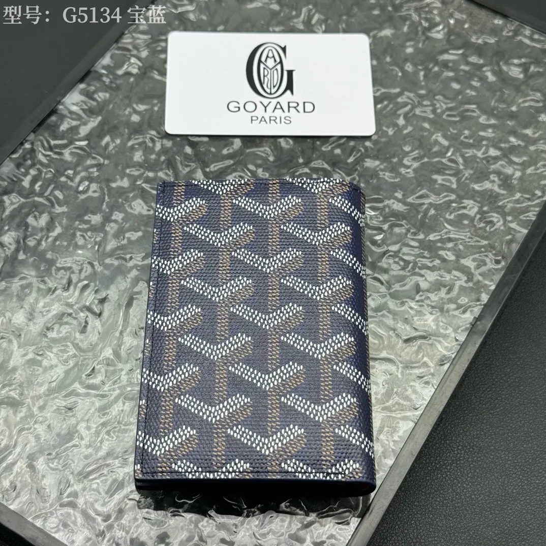 💰100 💎Top original 𝑺𝒂𝒊𝒏𝒕 𝑷𝒊𝒆𝒓𝒓𝒆 𝐠𝐨𝐲𝐚𝐫𝐝 Hot style 💕 Goya wallet card holder It is fully functional and has a large-sized banknote pocket that can hold cards, documents and banknotes at the same time. The compact design is just right for putting in a jacket or pants pocket. Style number: G5134 Size:7.5*1.5*11cm.