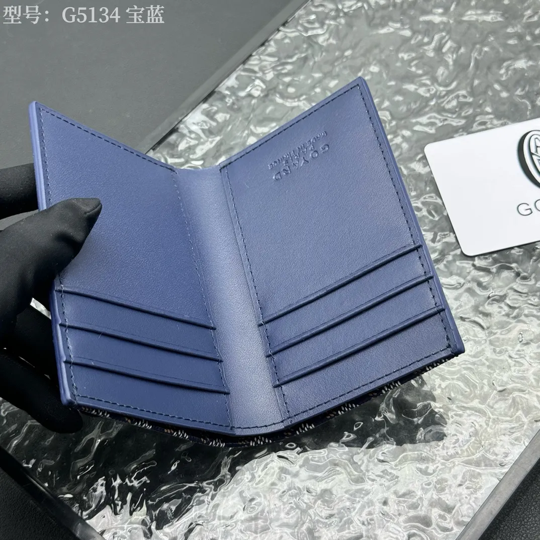💰100 💎Top original 𝑺𝒂𝒊𝒏𝒕 𝑷𝒊𝒆𝒓𝒓𝒆 𝐠𝐨𝐲𝐚𝐫𝐝 Hot style 💕 Goya wallet card holder It is fully functional and has a large-sized banknote pocket that can hold cards, documents and banknotes at the same time. The compact design is just right for putting in a jacket or pants pocket. Style number: G5134 Size:7.5*1.5*11cm.