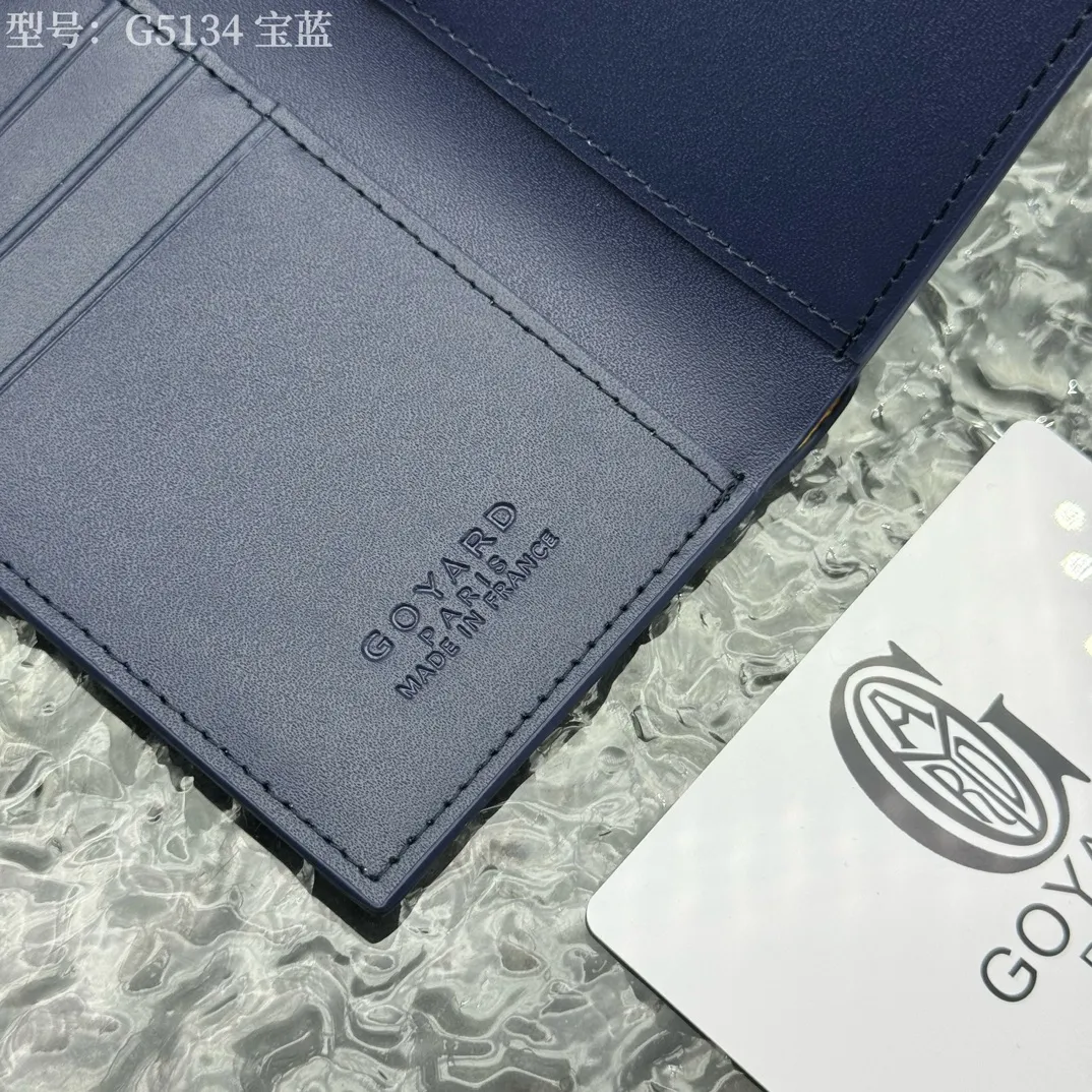 💰100 💎Top original 𝑺𝒂𝒊𝒏𝒕 𝑷𝒊𝒆𝒓𝒓𝒆 𝐠𝐨𝐲𝐚𝐫𝐝 Hot style 💕 Goya wallet card holder It is fully functional and has a large-sized banknote pocket that can hold cards, documents and banknotes at the same time. The compact design is just right for putting in a jacket or pants pocket. Style number: G5134 Size:7.5*1.5*11cm.