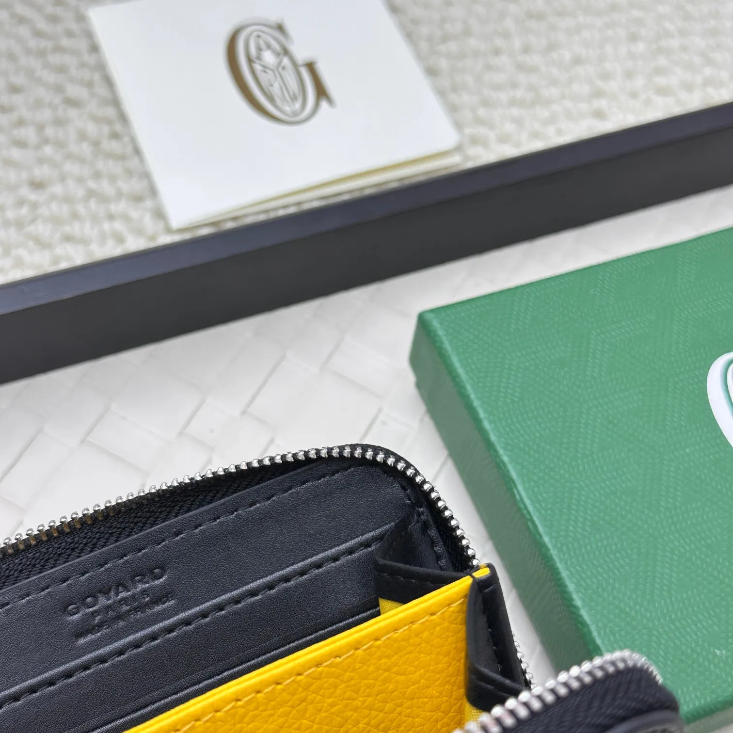💰140 GOYARD Matignon Mini coin purse features a full zipper closure. Its central compartment holds coins, while its interior patch pocket holds cards or small IDs. No.: 805 Size: 10.4*7.5*1.8cm