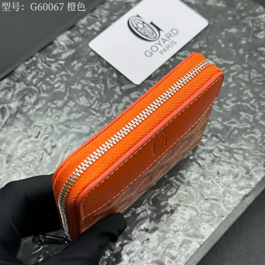 💰110 💎Top original 𝐠𝐨𝐲𝐚𝐫𝐝 Hot style 💕 Goya wallet short Matignon Mini coin purse with full zipper closure design. Its central compartment holds coins, while its interior patch pocket holds cards or small IDs. Style number: G60067 Size: 10.4*7.5*1.8cm