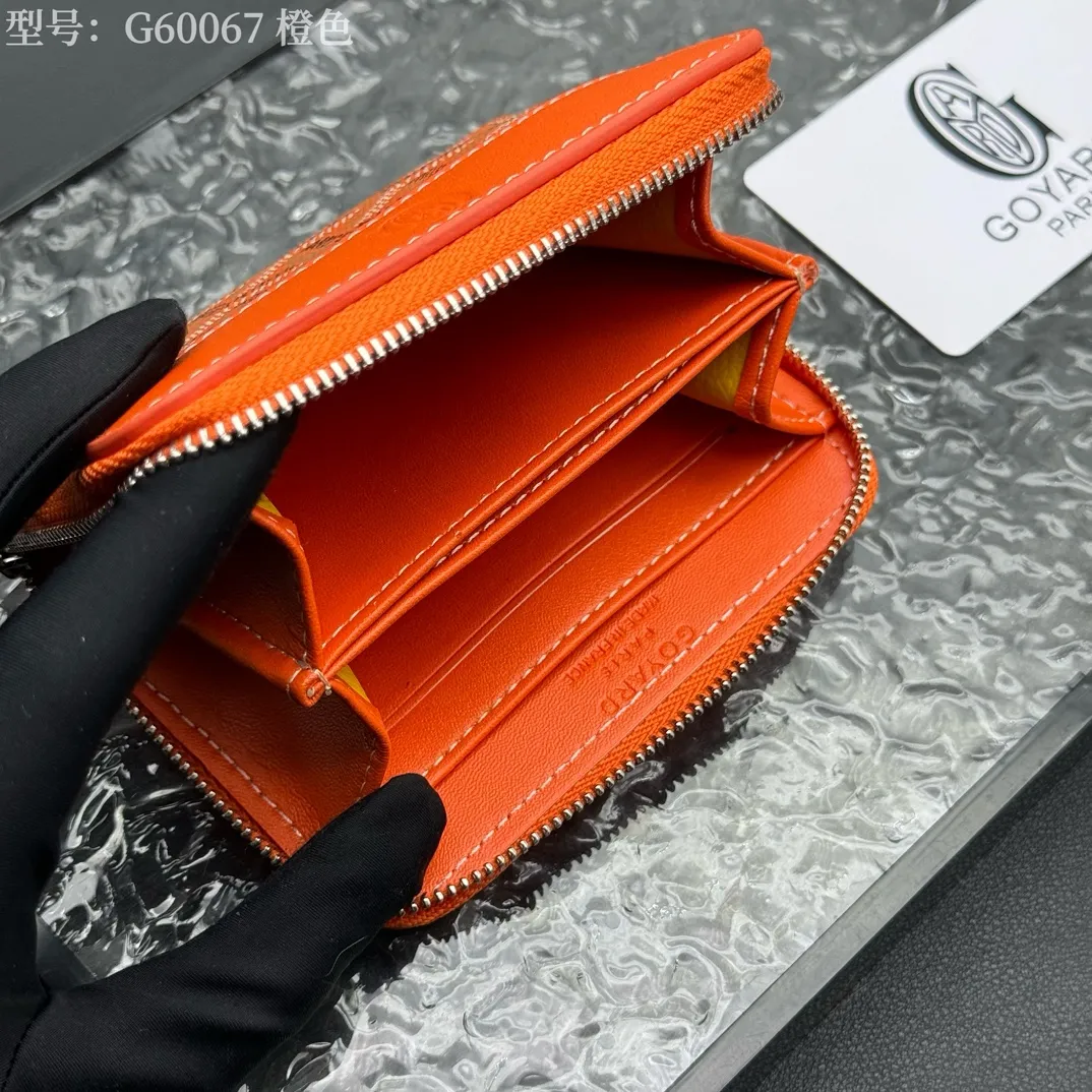 💰110 💎Top original 𝐠𝐨𝐲𝐚𝐫𝐝 Hot style 💕 Goya wallet short Matignon Mini coin purse with full zipper closure design. Its central compartment holds coins, while its interior patch pocket holds cards or small IDs. Style number: G60067 Size: 10.4*7.5*1.8cm