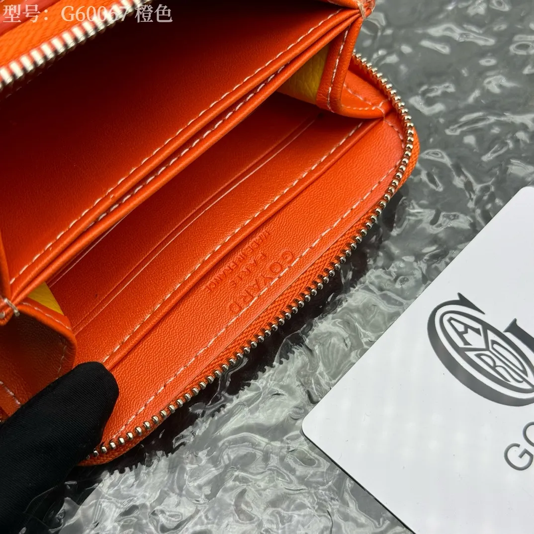 💰110 💎Top original 𝐠𝐨𝐲𝐚𝐫𝐝 Hot style 💕 Goya wallet short Matignon Mini coin purse with full zipper closure design. Its central compartment holds coins, while its interior patch pocket holds cards or small IDs. Style number: G60067 Size: 10.4*7.5*1.8cm
