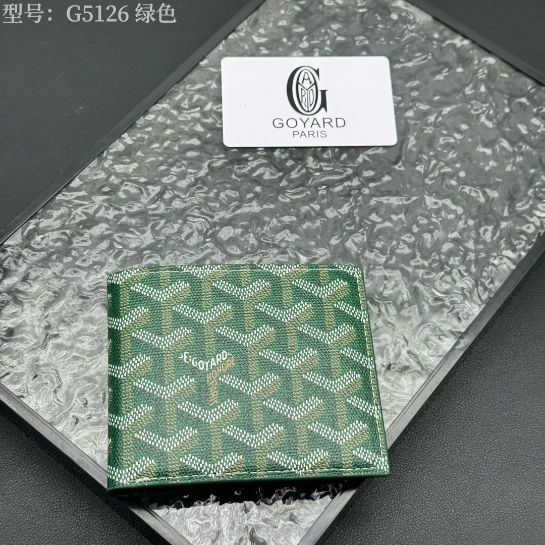 💰110 💎Upgraded original version 𝐠𝐨𝐲𝐚𝐫𝐝 Hot style ❤️Goyard short wallet, Goyard 8-slot card slot wallet, the texture is perfect and can hold about 8-10 cards, it can hold cash, it is thin and does not stand up, it is classic, practical and attractive! If you want to create a short clip with a feeling that is different from others and has a deep taste, it must be him! size: 11*9 (cm) model: G5126