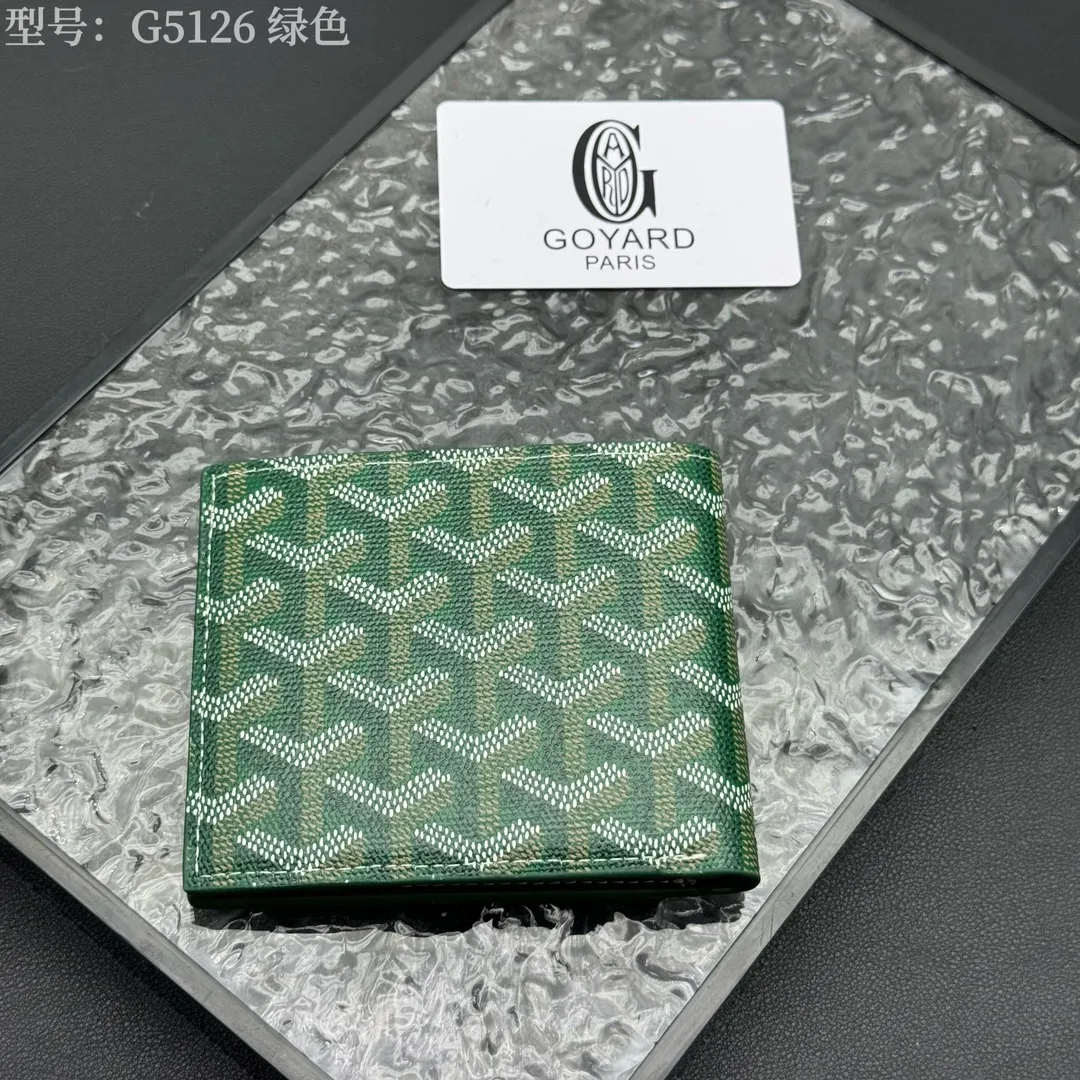 💰110 💎Upgraded original version 𝐠𝐨𝐲𝐚𝐫𝐝 Hot style ❤️Goyard short wallet, Goyard 8-slot card slot wallet, the texture is perfect and can hold about 8-10 cards, it can hold cash, it is thin and does not stand up, it is classic, practical and attractive! If you want to create a short clip with a feeling that is different from others and has a deep taste, it must be him! size: 11*9 (cm) model: G5126