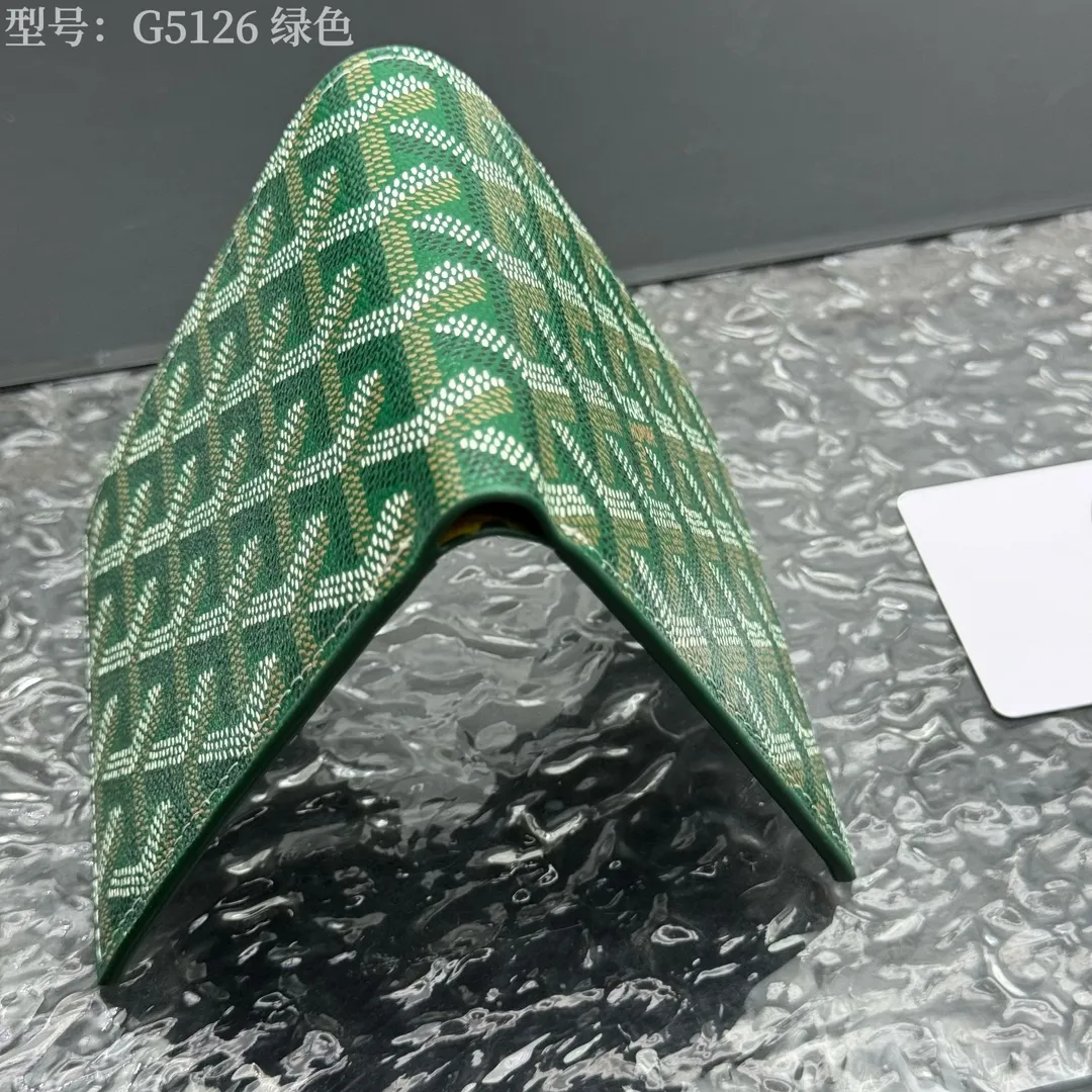 💰110 💎Upgraded original version 𝐠𝐨𝐲𝐚𝐫𝐝 Hot style ❤️Goyard short wallet, Goyard 8-slot card slot wallet, the texture is perfect and can hold about 8-10 cards, it can hold cash, it is thin and does not stand up, it is classic, practical and attractive! If you want to create a short clip with a feeling that is different from others and has a deep taste, it must be him! size: 11*9 (cm) model: G5126