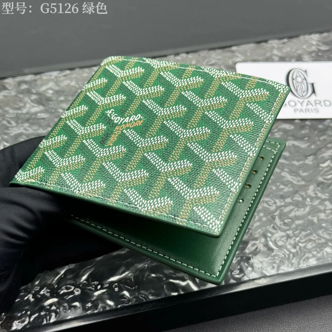 💰110 💎Upgraded original version 𝐠𝐨𝐲𝐚𝐫𝐝 Hot style ❤️Goyard short wallet, Goyard 8-slot card slot wallet, the texture is perfect and can hold about 8-10 cards, it can hold cash, it is thin and does not stand up, it is classic, practical and attractive! If you want to create a short clip with a feeling that is different from others and has a deep taste, it must be him! size: 11*9 (cm) model: G5126