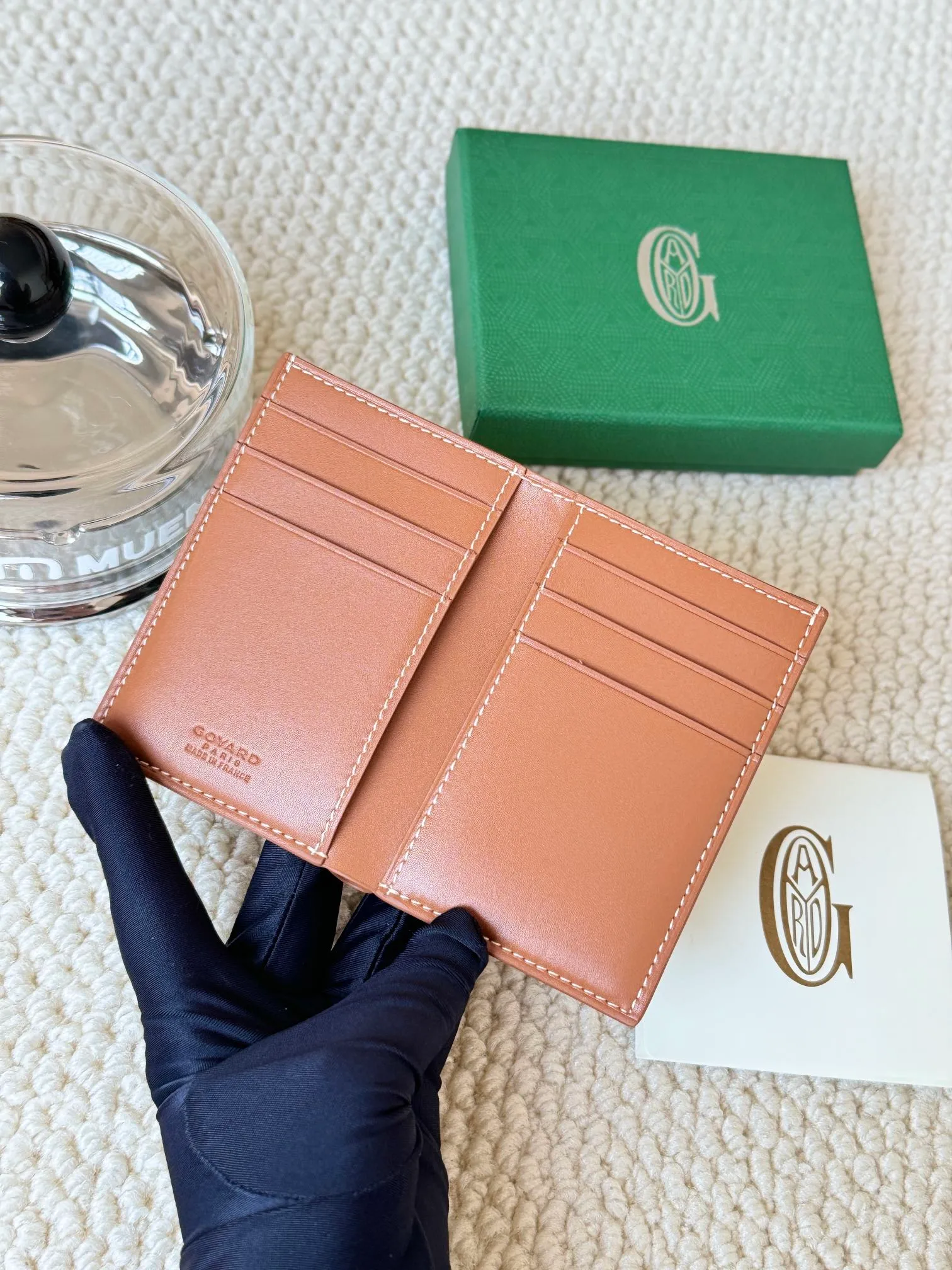 💰120 Goyard Goyardine Canvas & Vauzelles Calfskin No.: 803 Multiple colors available. Can be used as a couple model. It’s yyds to give as a gift for your own use! 6 card slots + two compartments, suitable for traveling. Small and portable, good-looking. Material: goyarine canvas and Vauzelles calfskin. Size: length 8*height 11