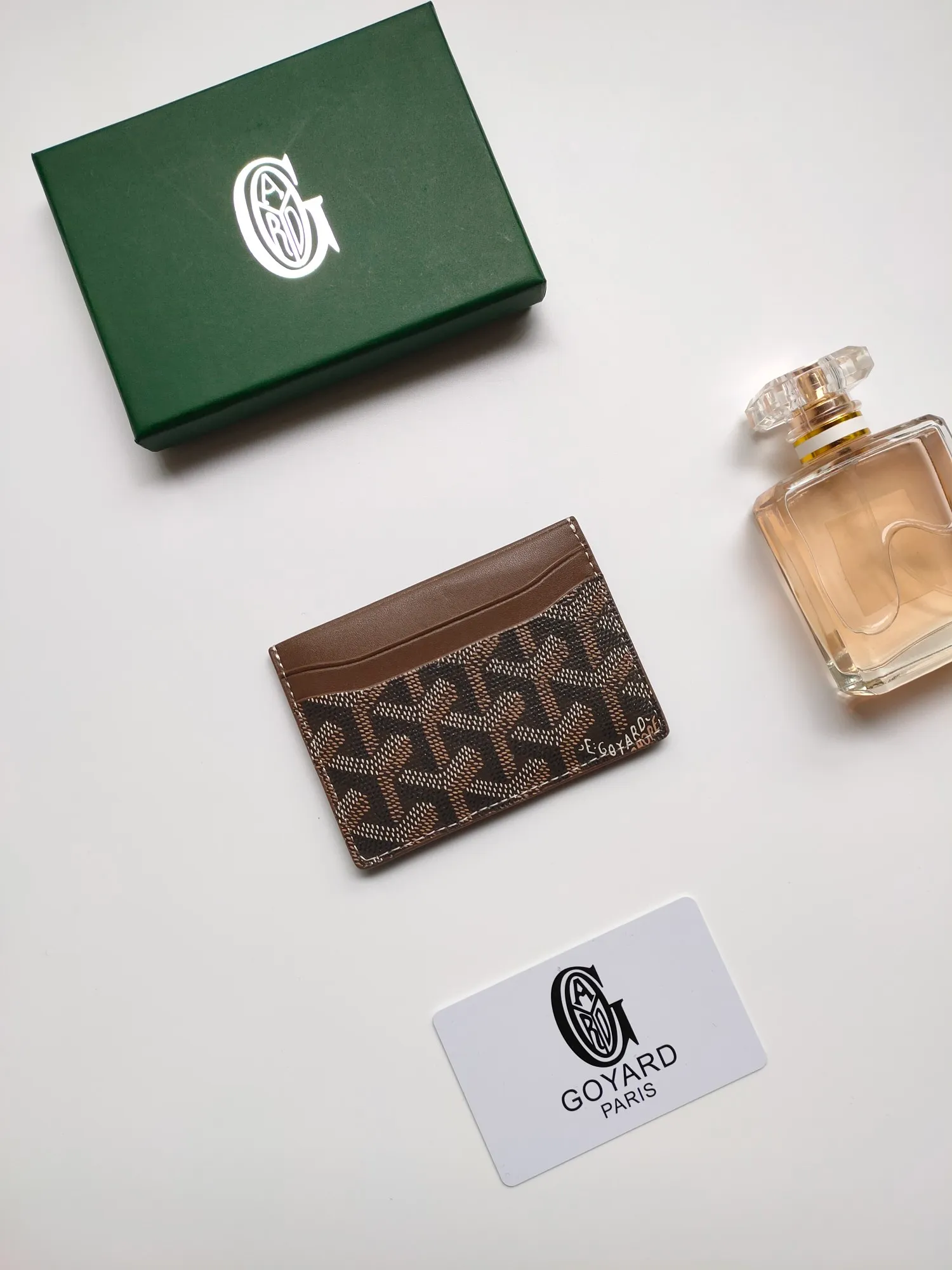 ￥90💰GOYARD Goya Classic👍🏻Saint-Sulpice card holder has a small and compact design, and its central pocket can store cards, documents or folded banknotes. The compact design fits nicely in a jacket or pants pocket. Style number: 9636 Size: 7 x10.5 cm