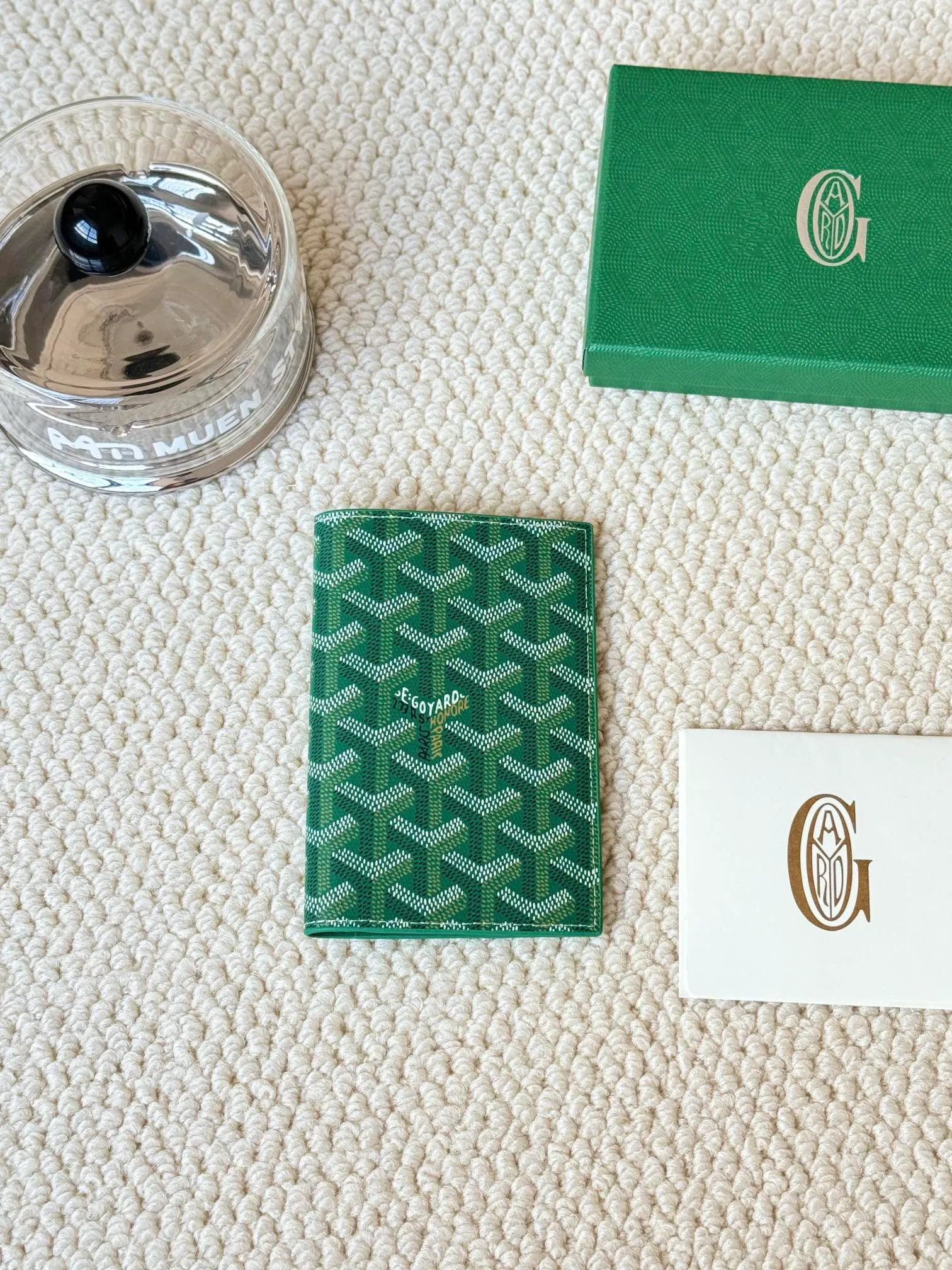 💰120 Goyard Passport Holder Goyardine Canvas & Vauzelles Calfskin No.: 804 Eleven colors. The country is open. The first choice for overseas travel. Multiple colors available. Can be used as a couple. It’s yyds to give as a gift for your own use! A super convenient passport holder with four card slots + two compartments for traveling. Small and portable, good-looking. Material: goyarine canvas and Vauzelles calfskin. Size: 14✖️10✖️1.5cm